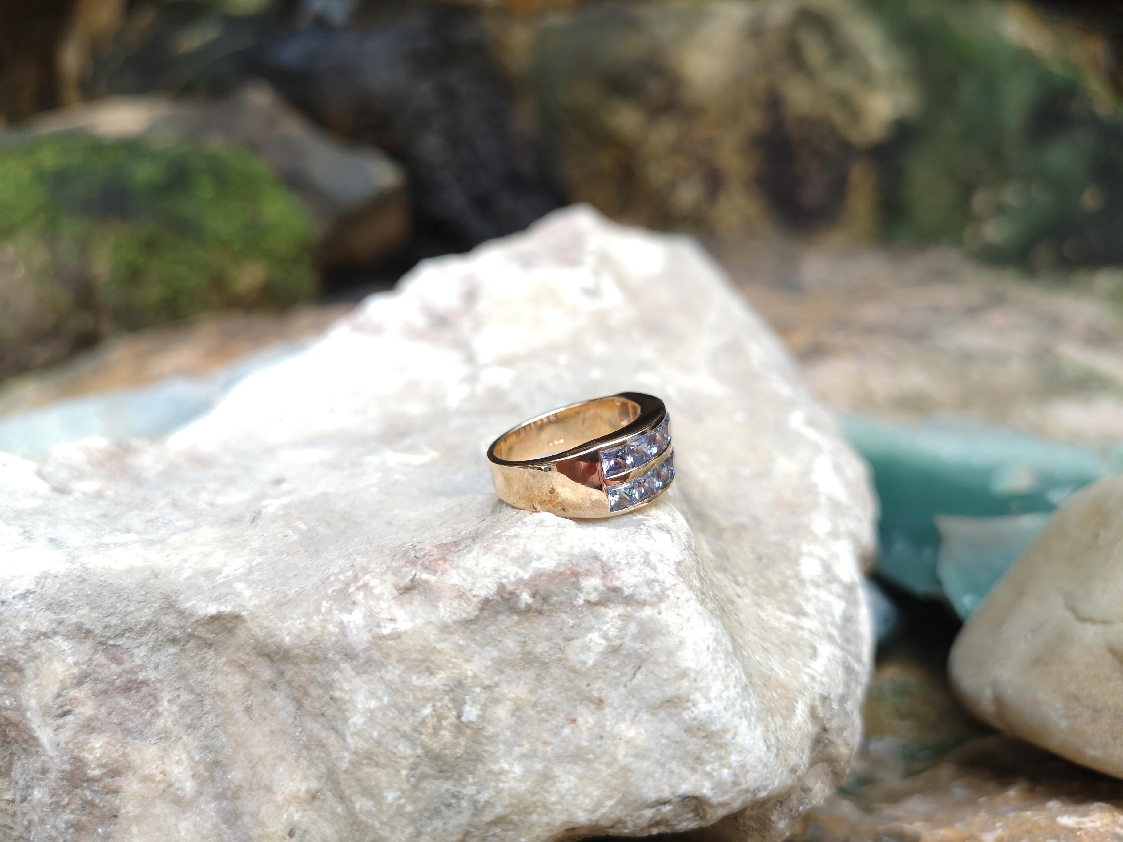 Bague en or rose 18 carats sertie d'un saphir bleu pastel Unisexe en vente