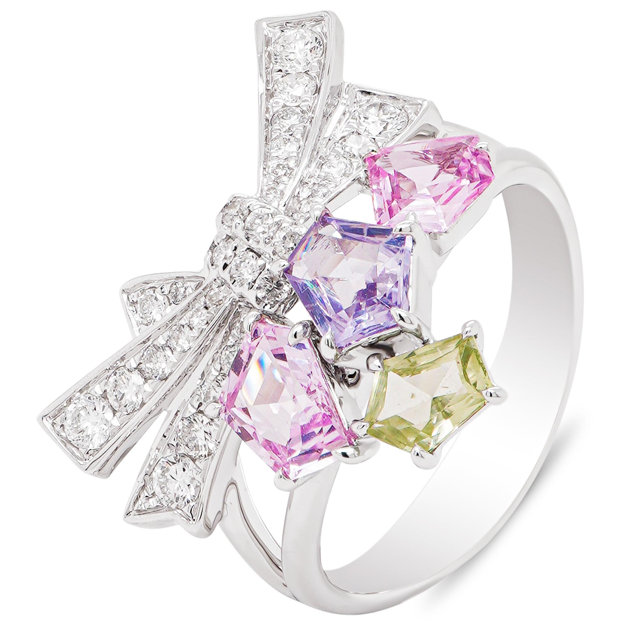 Pastel Color Pentagon Shaped No Heat Sapphire 1.60 Carat Edgy 18K Bow Ring In New Condition For Sale In Hung Hom, HK