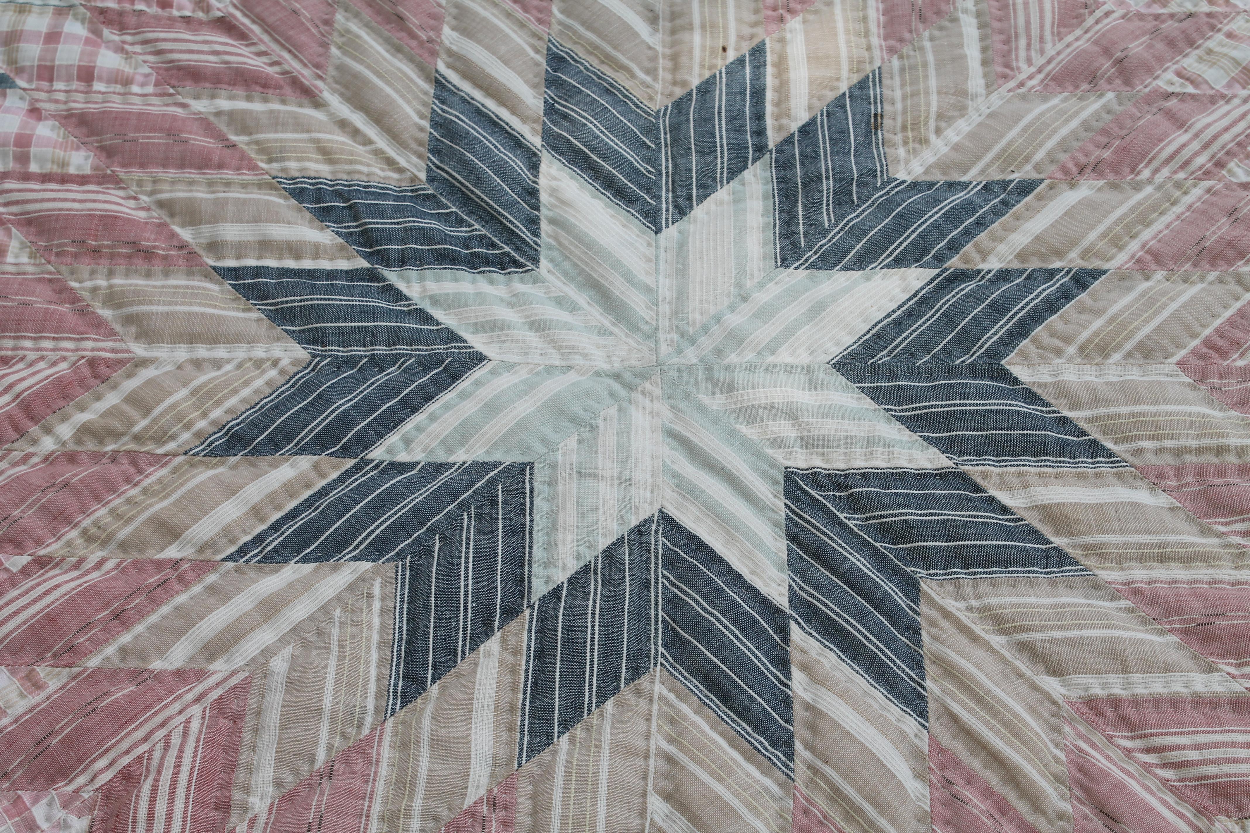 Pastellfarbener Eight Point Star Quilt (Frühes 20. Jahrhundert) im Angebot