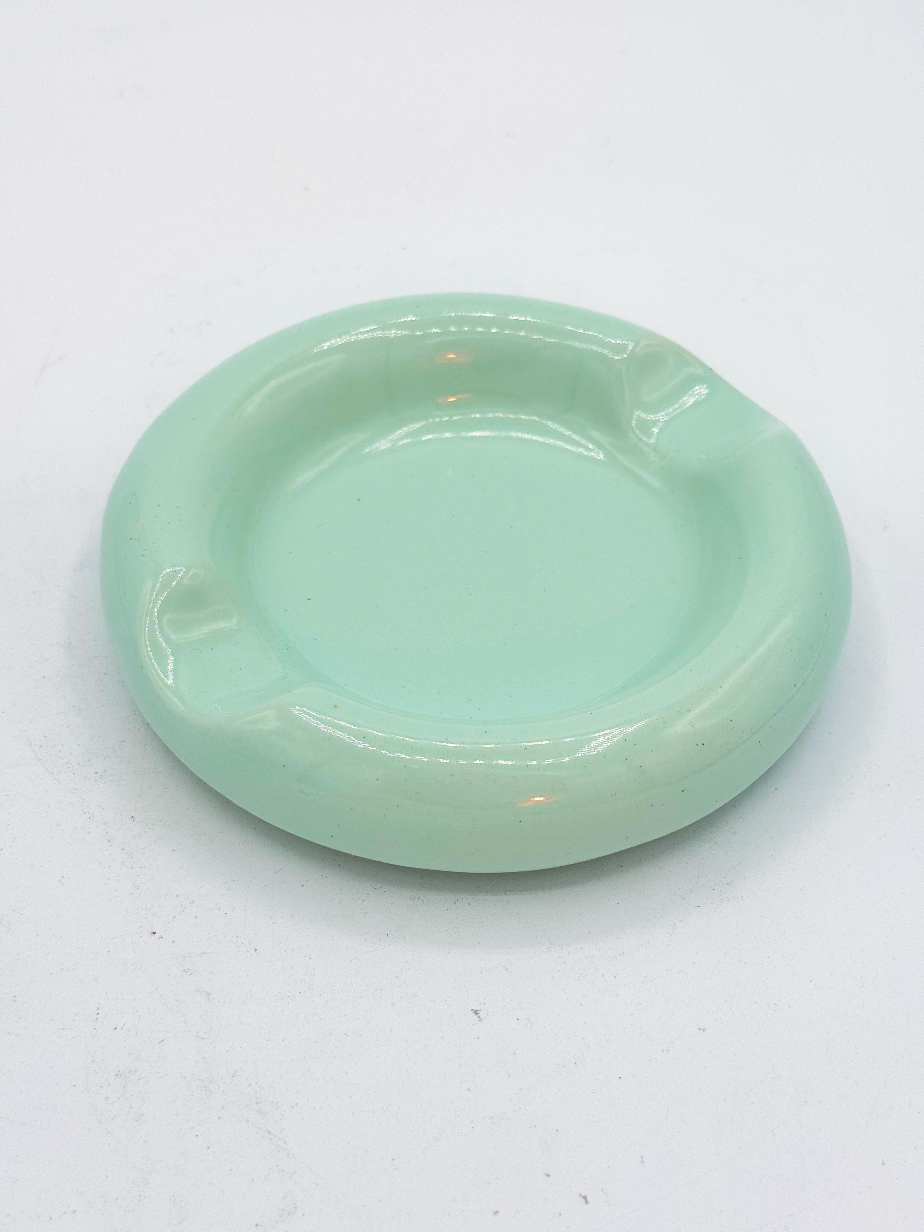 Cenicero de cerámica verde pastel azul, diseño postmoderno años 80 Posmoderno en venta