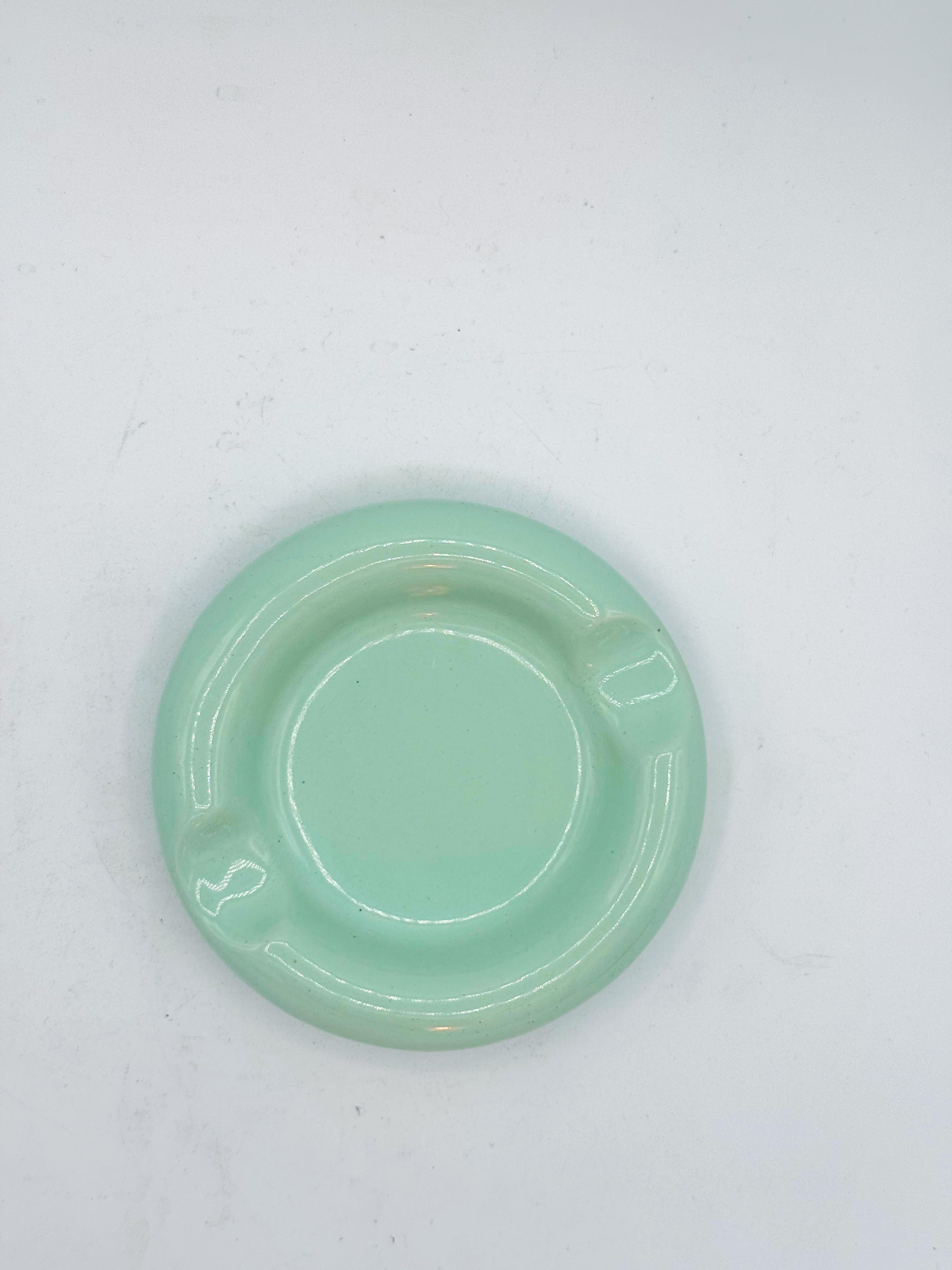 Cenicero de cerámica verde pastel azul, diseño postmoderno años 80 Canadiense en venta