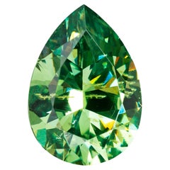 grenat démantoïde naturel vert pastel de Russie en forme de poire de 1,14 carat