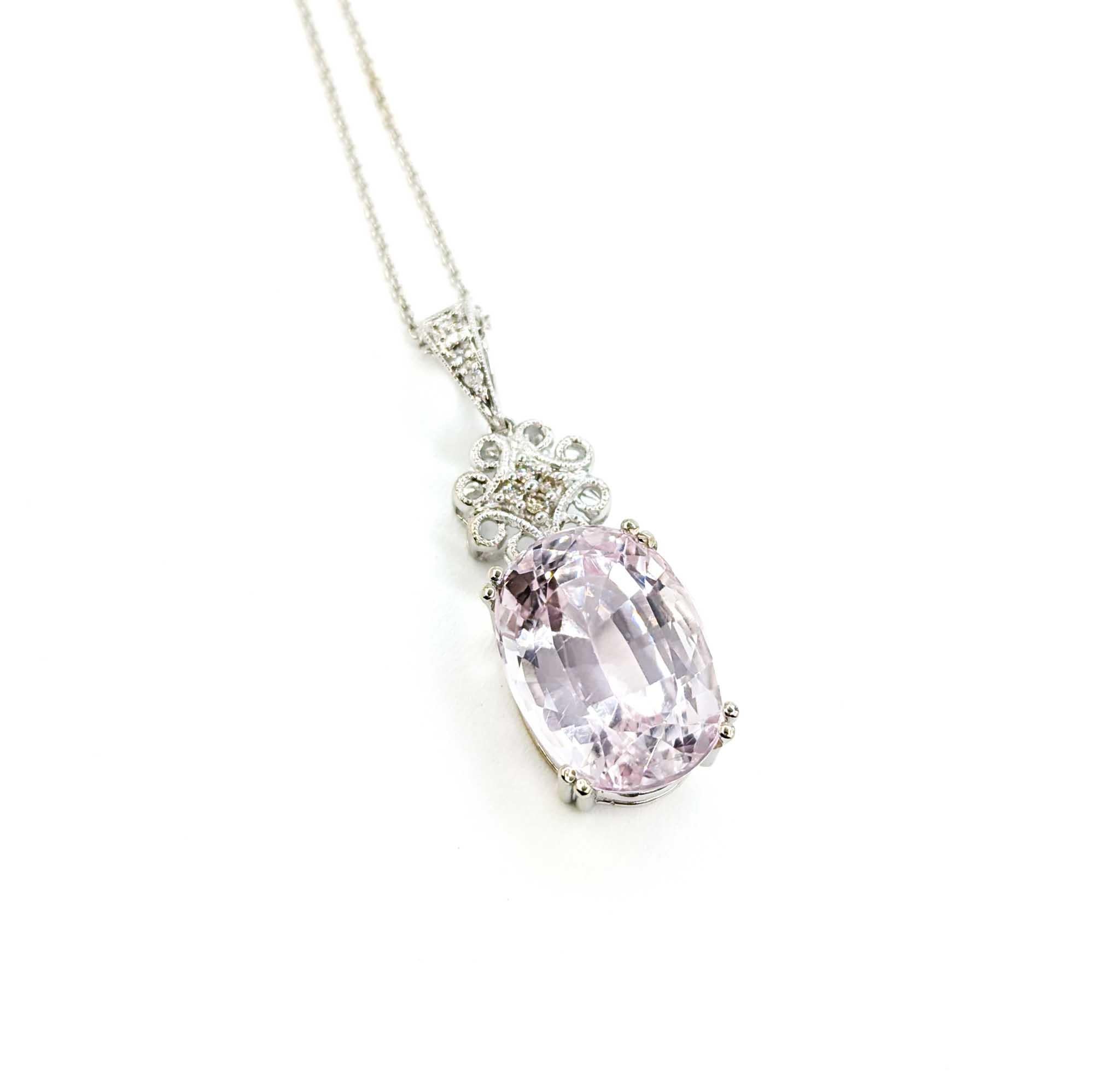 Pastel Lavender Morganite & Diamond Pendant Necklace in White Gold For Sale 4