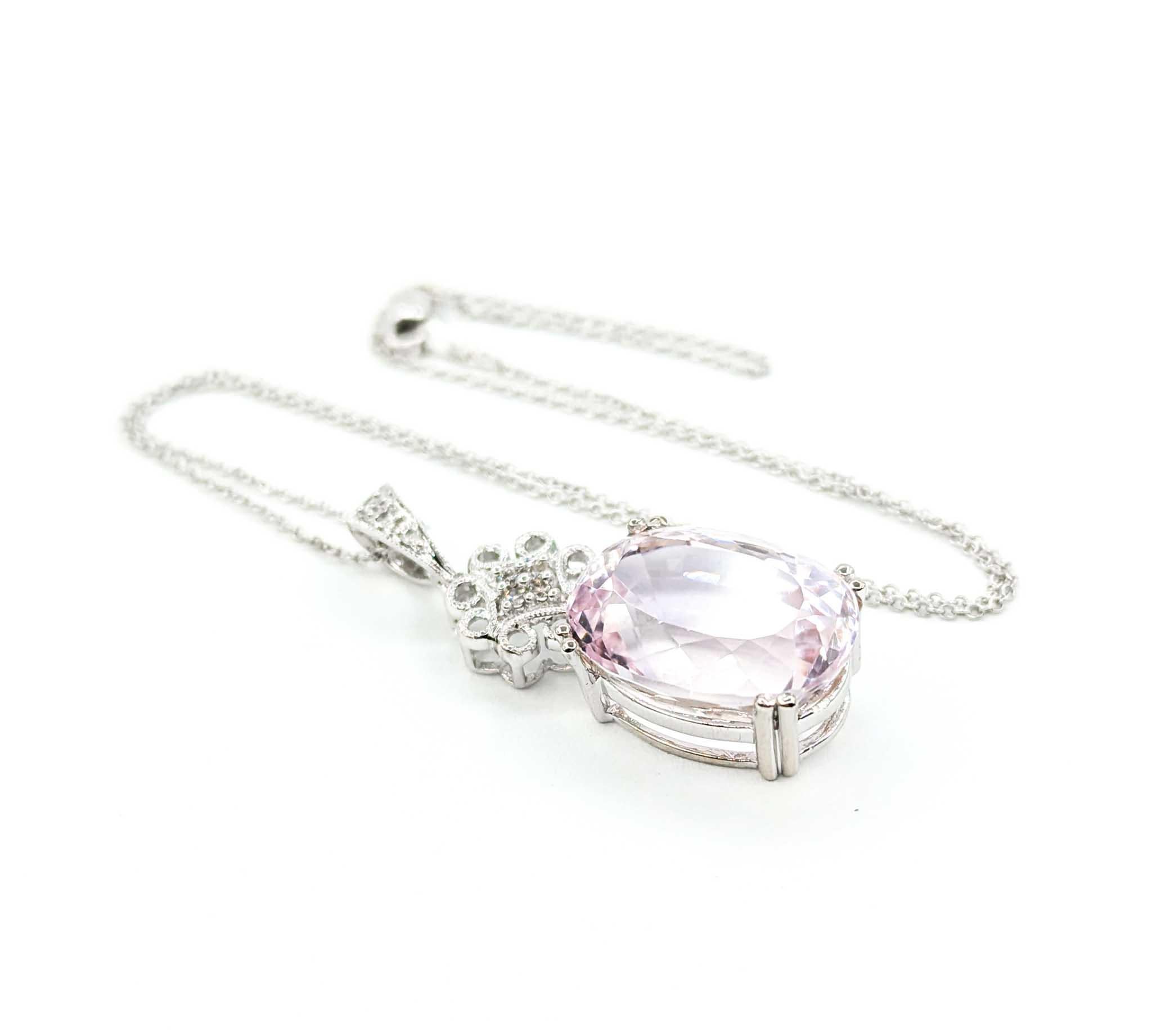Pastel Lavender Morganite & Diamond Pendant Necklace in White Gold

This stunning necklace is crafted in 14kt white gold, showcasing an impressive 18.38ct cushion-cut morganite that radiates soft, blush tones in a soft pinkish purple color. Accented