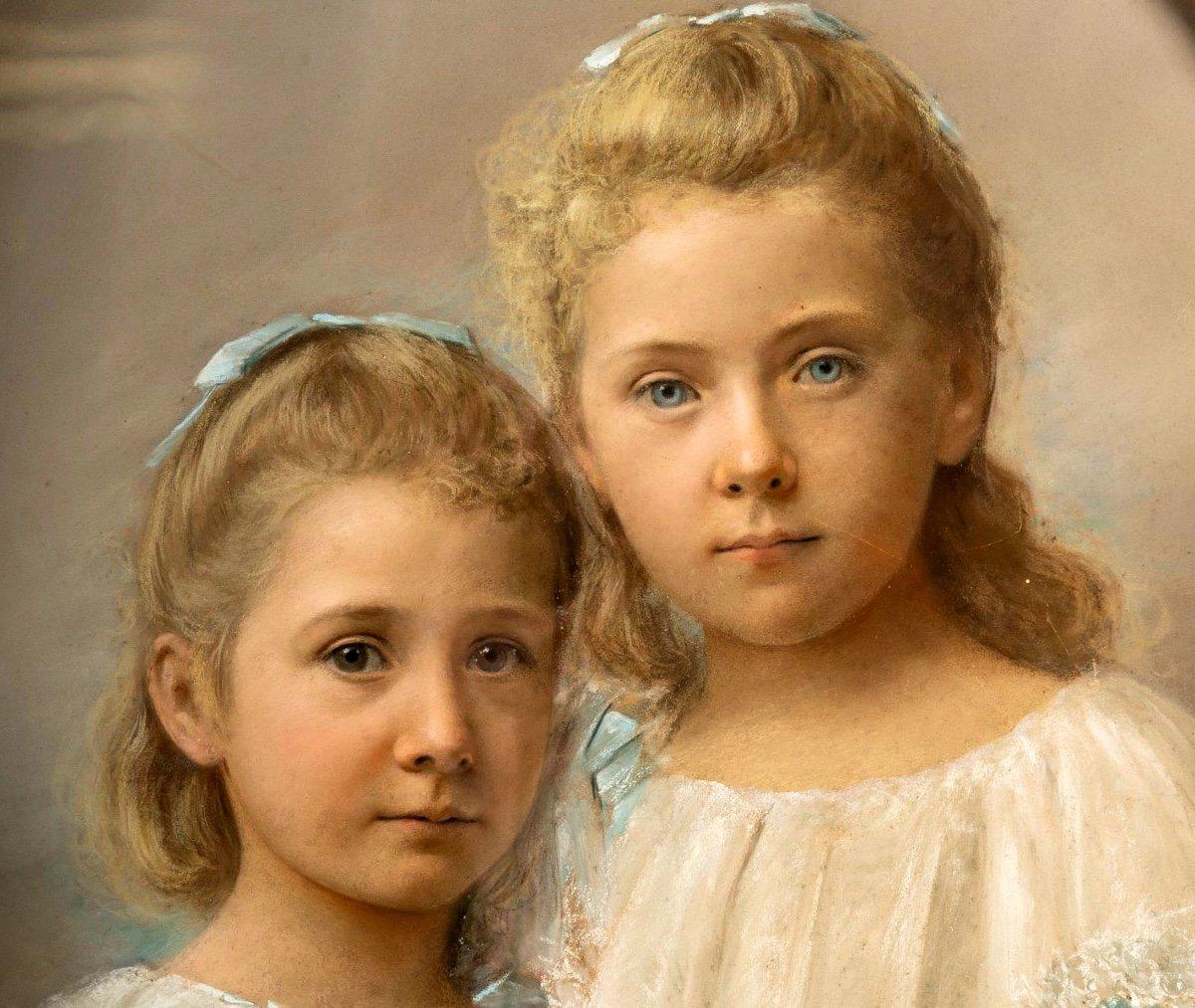 Pastel on Canvas, Gilded Wood Frame, Portrait of Two Girls, Period: 19th Century For Sale 2