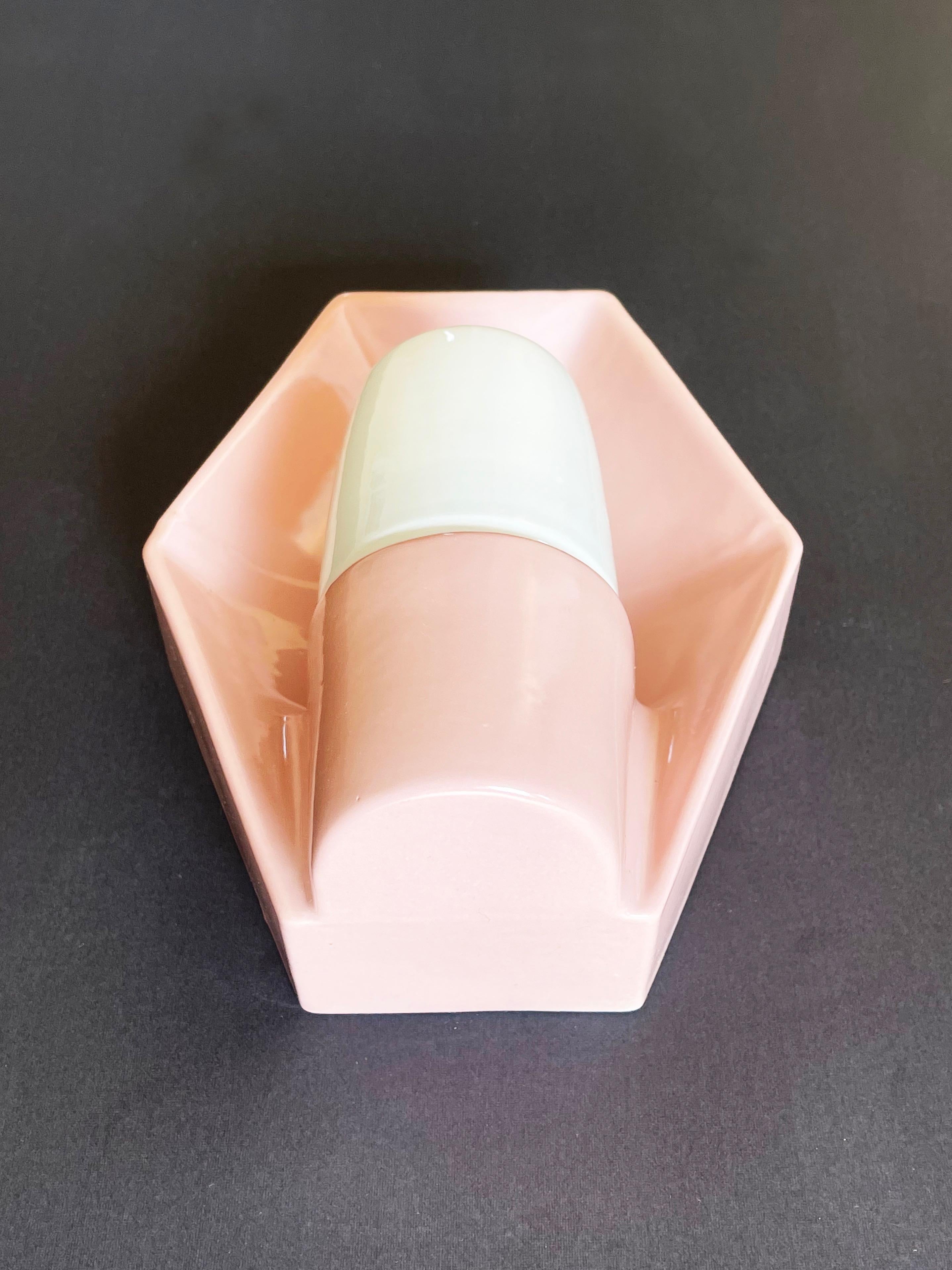 Applique in ceramica rosa pastello di Lyskær Belysning dopo Wagenfeld, anni '50, Danimarca In condizioni buone in vendita a Andernach, DE