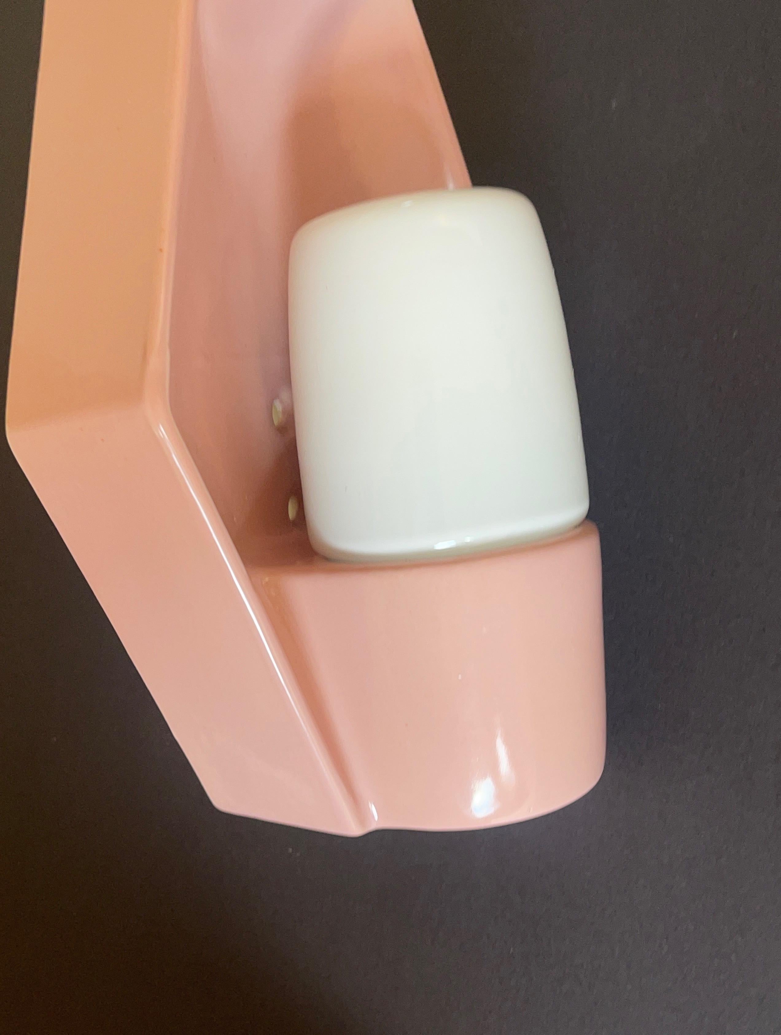 Ceramica Applique in ceramica rosa pastello di Lyskær Belysning dopo Wagenfeld, anni '50, Danimarca in vendita