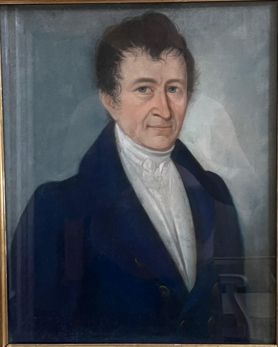 Joli portrait antique au pastel d'un gentleman.  Il peut être un ancêtre instantané !  1810-1830 et dans un cadre d'époque, probablement d'origine.  Le cadre est usé (ce pour quoi certains paient un supplément)... il y a des ébréchures, des rayures