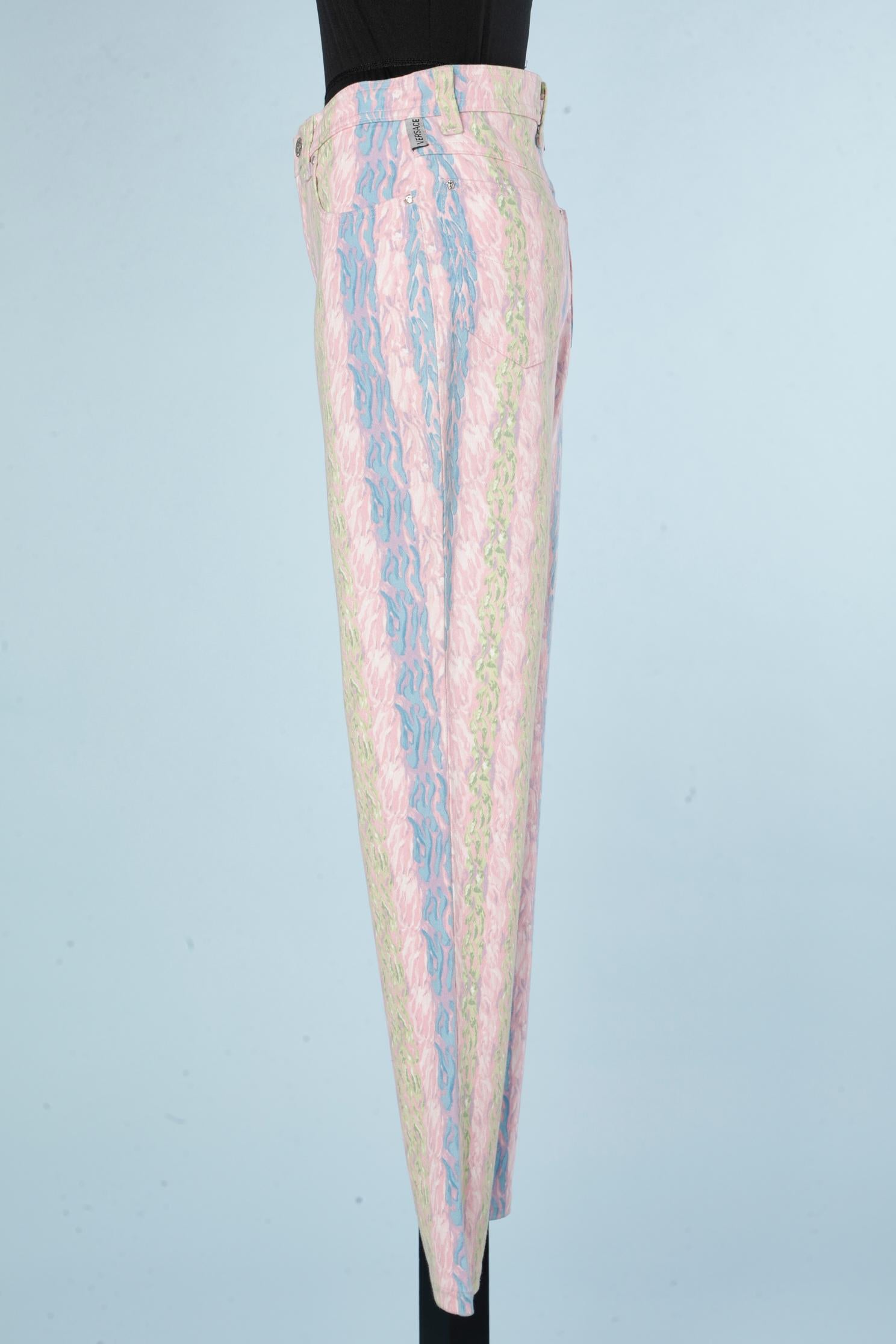 Pantalon en jean imprimé pastel Versace Jean Couture  Excellent état - En vente à Saint-Ouen-Sur-Seine, FR