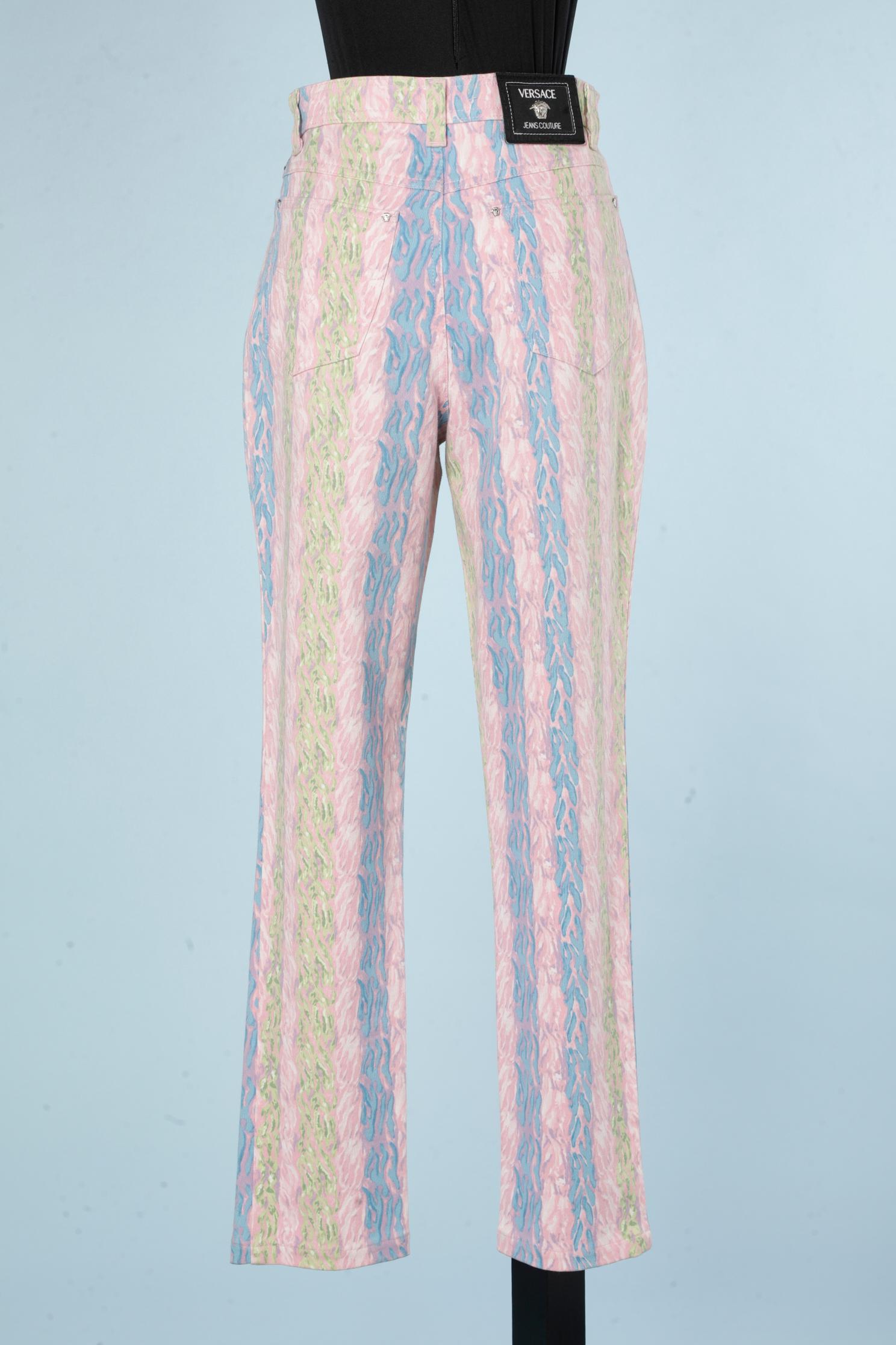 Pantalon en jean imprimé pastel Versace Jean Couture  Unisexe en vente