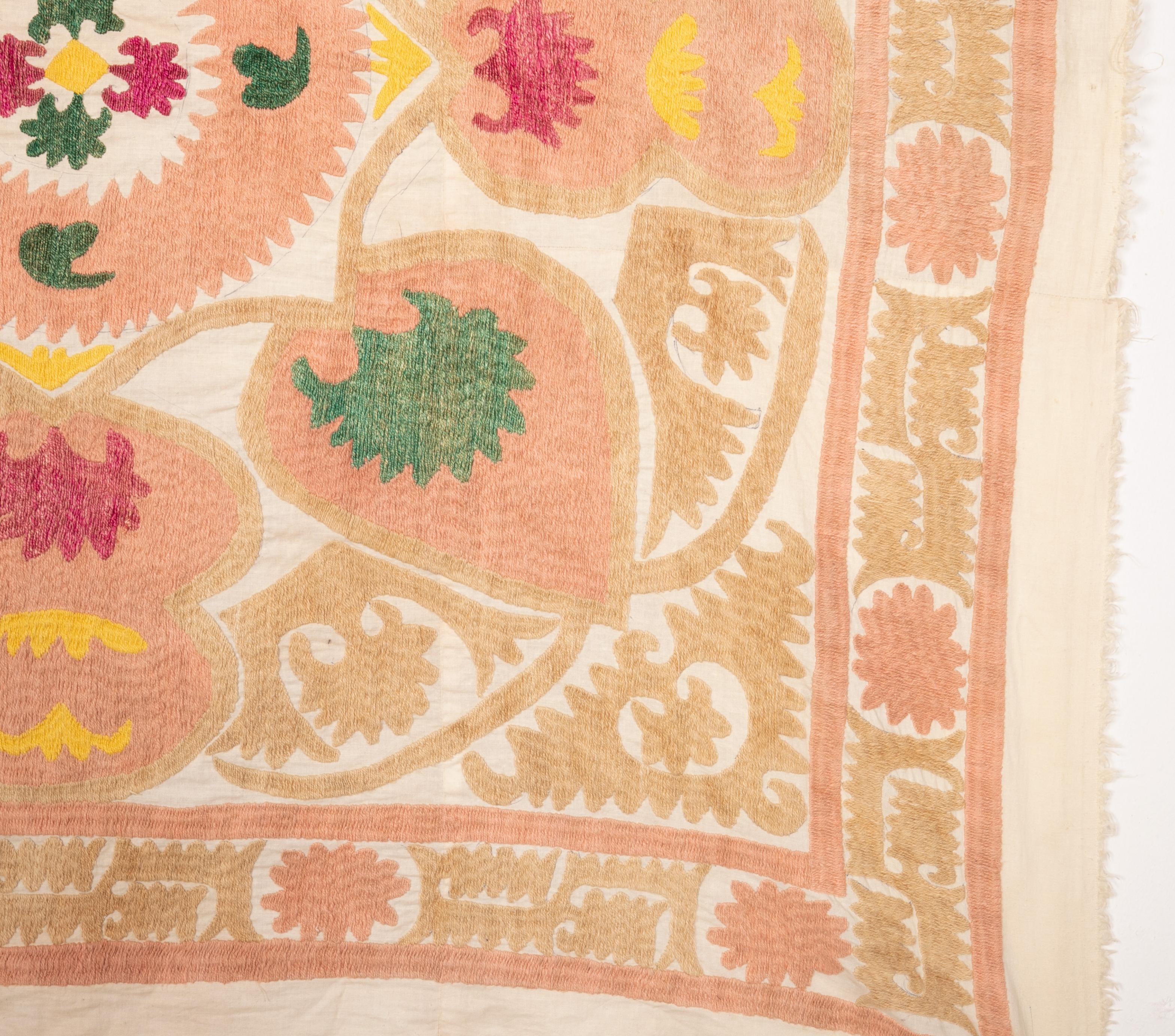 Pastel Small Suzani from Samarkand, Uzbekistan, 1970s In Good Condition In Istanbul, TR