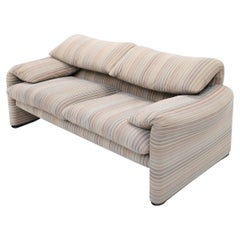 Pastell gestreiftes Maralunga-Sofa von Vico Magistretti für Cassina