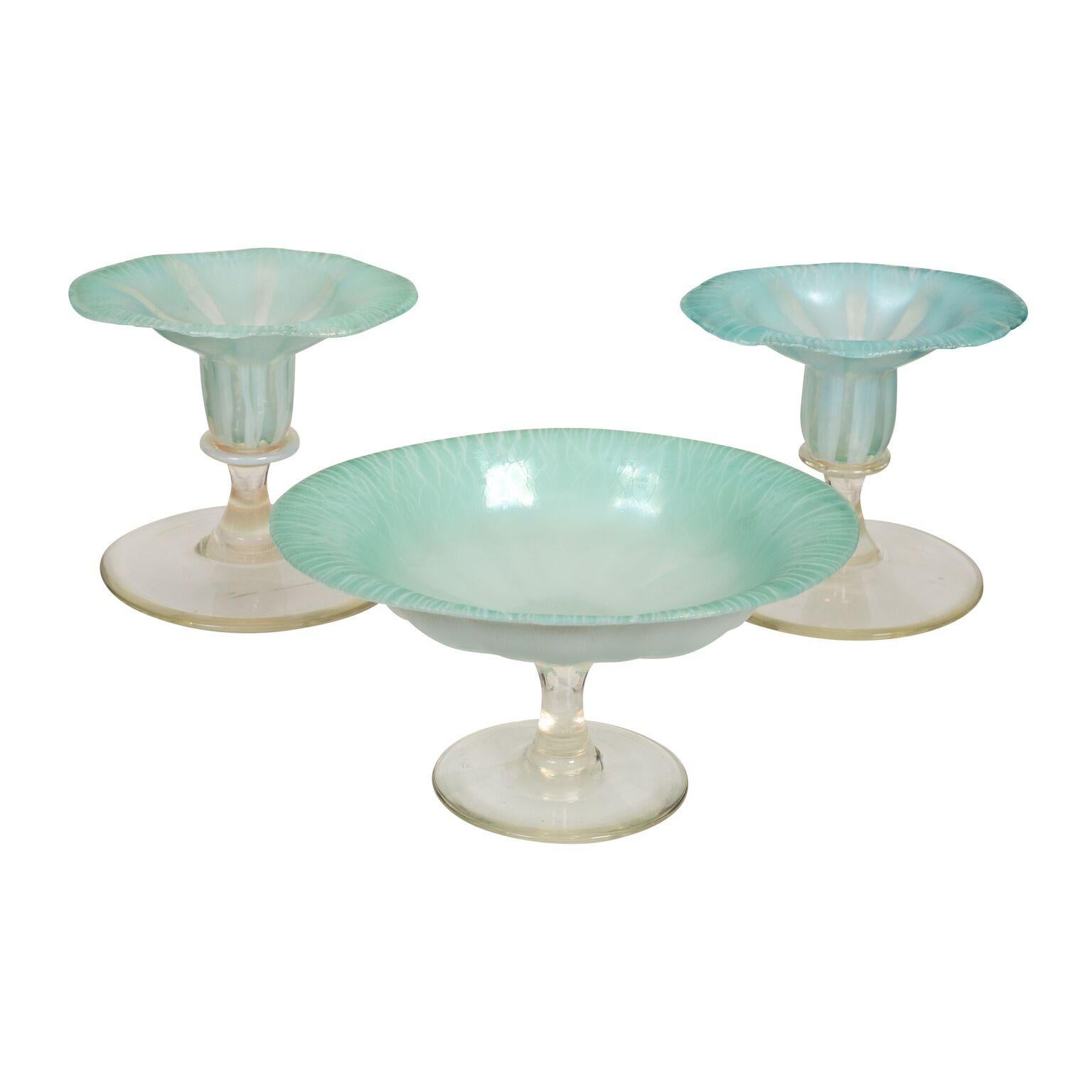 Pastel Tiffany Favrile Glass Three Piece Garniture In Good Condition For Sale In West Palm Beach, FL