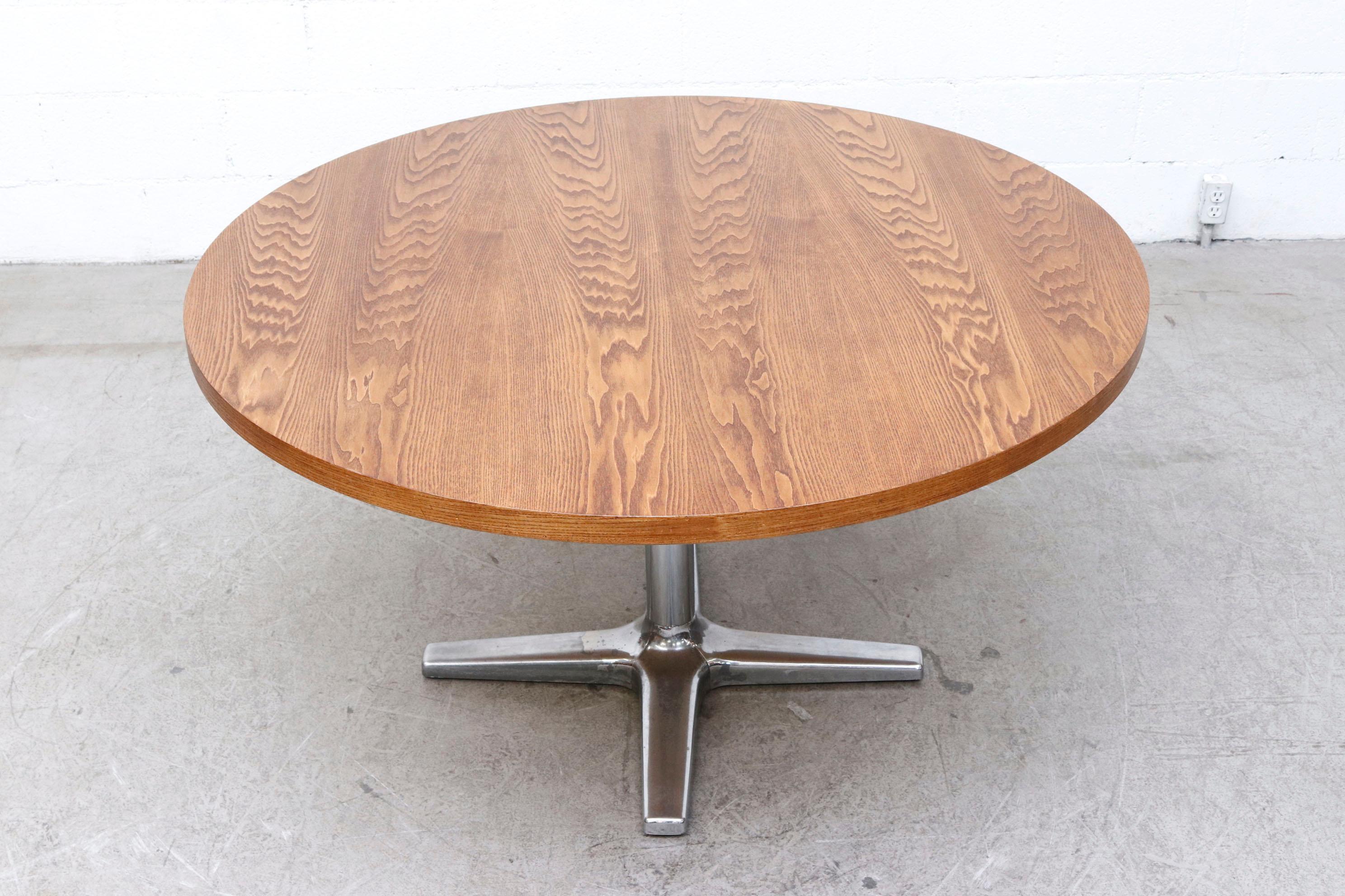 Pastoe 1970's Round Oak Dining or Center Table with Chrome Pedestal Base In Good Condition For Sale In Los Angeles, CA