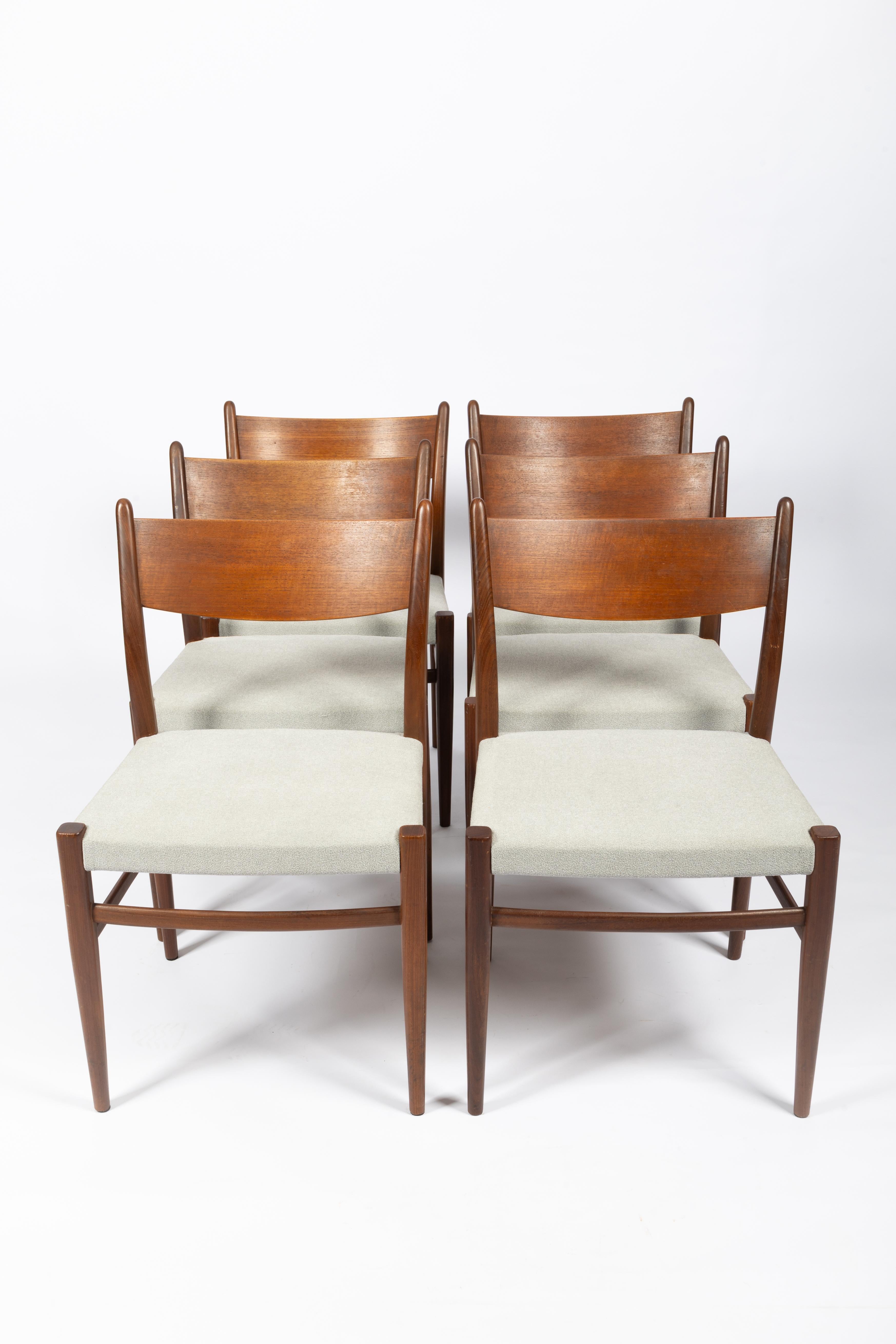 6 mid-century teak chairs 

Authentic chairs by the famous dutch company Pastoe.

Designed by Cees Braakman

The chairs are made in full teakwood, except the backs: teakwood veneer.

These chairs are in a wonderful condition.
Professionally