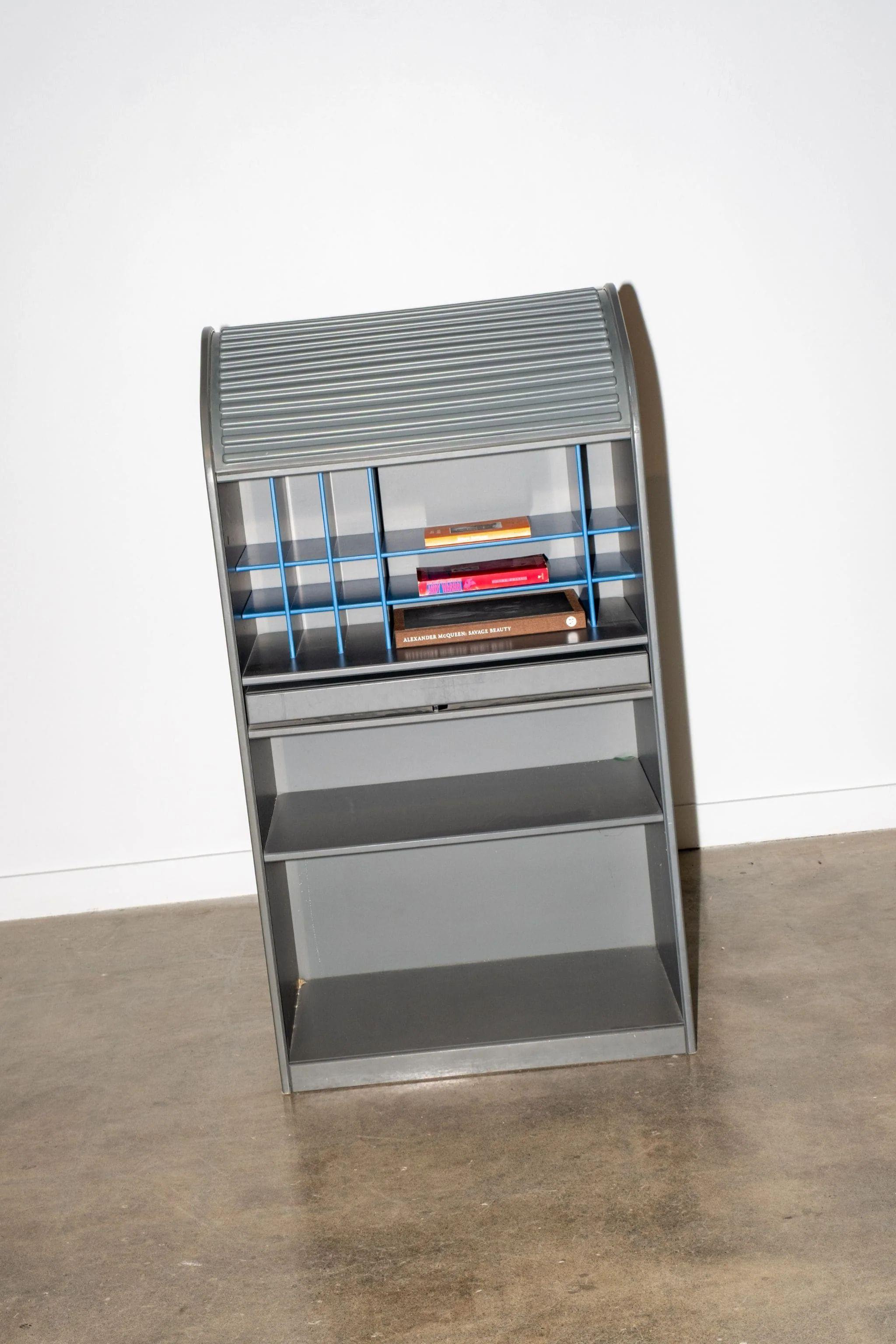 A masterclass in restraint and rhythm. Designed in the 1980s by Dutch designer Aldo van den Nieuwelaar for UMS Pastoe, the ‘Amsterdammer’ wall desk takes the utilitarian DNA of a secretary and refines it with sculptural slats, clean lines, and soft