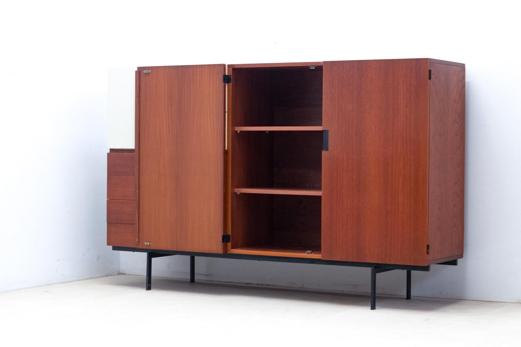 Pastoe Highboard, Japanische Serie von Cees Braakman im Zustand „Gut“ im Angebot in Brussels, BE