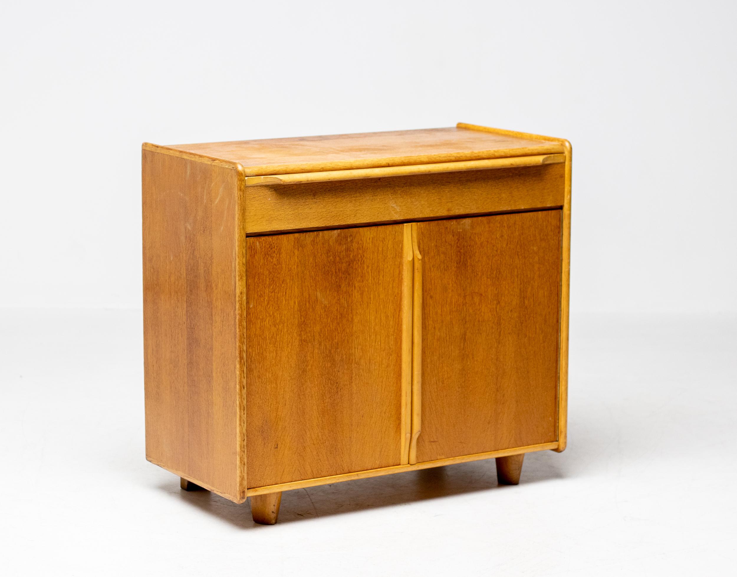 Compact dresser designed by Cees Braakman for UMS Pastoe the Netherlands.
Practical vintage modern design piece for a small apartment.
The cabinet is marked on the back with a Pastoe stamp.

Cees Braakman (1917-1995) was a Dutch furniture designer