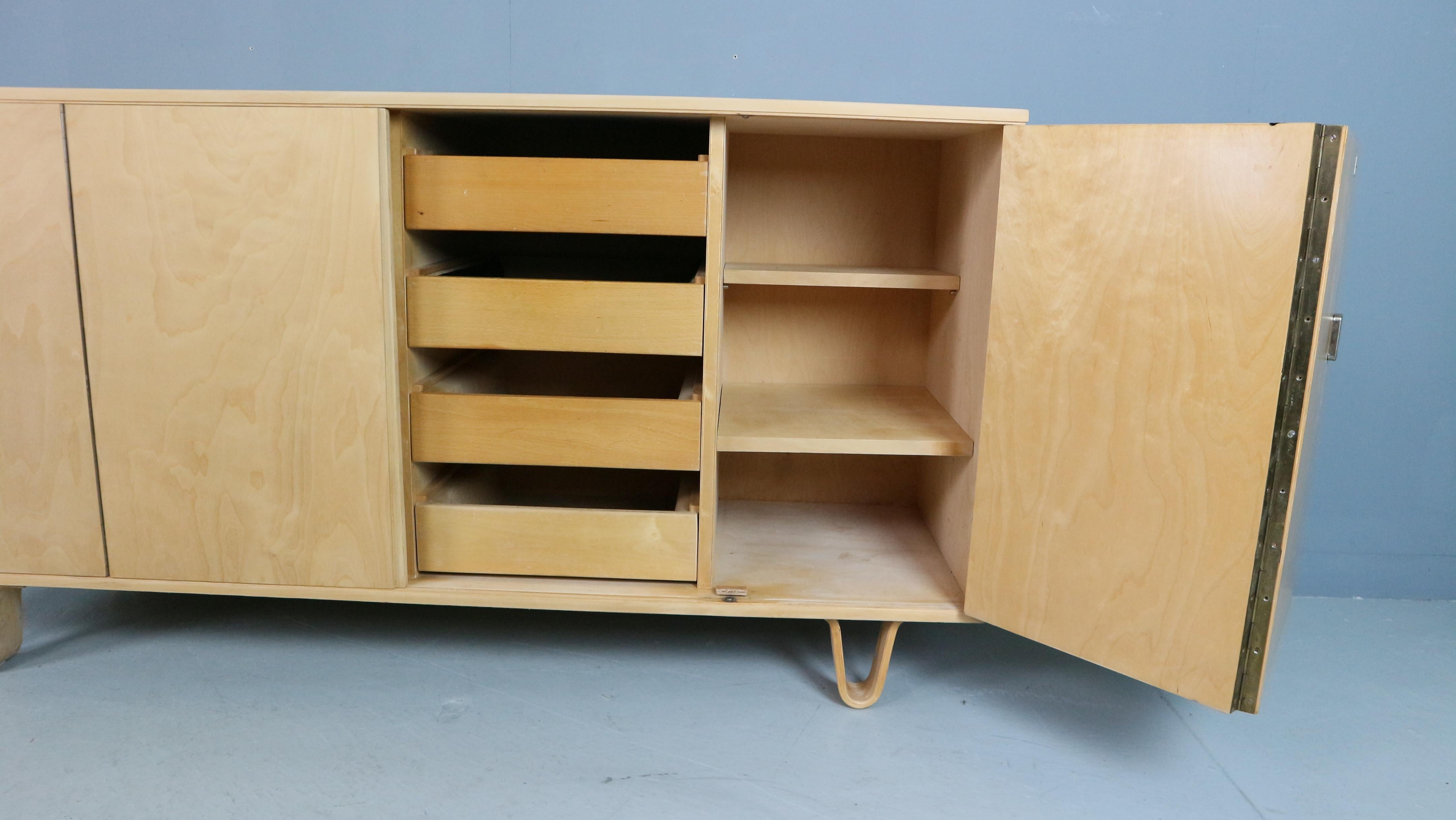Pastoe sideboard DB02 by Cees Braakman 1952 Birch Wood Serie In Good Condition For Sale In The Hague, NL