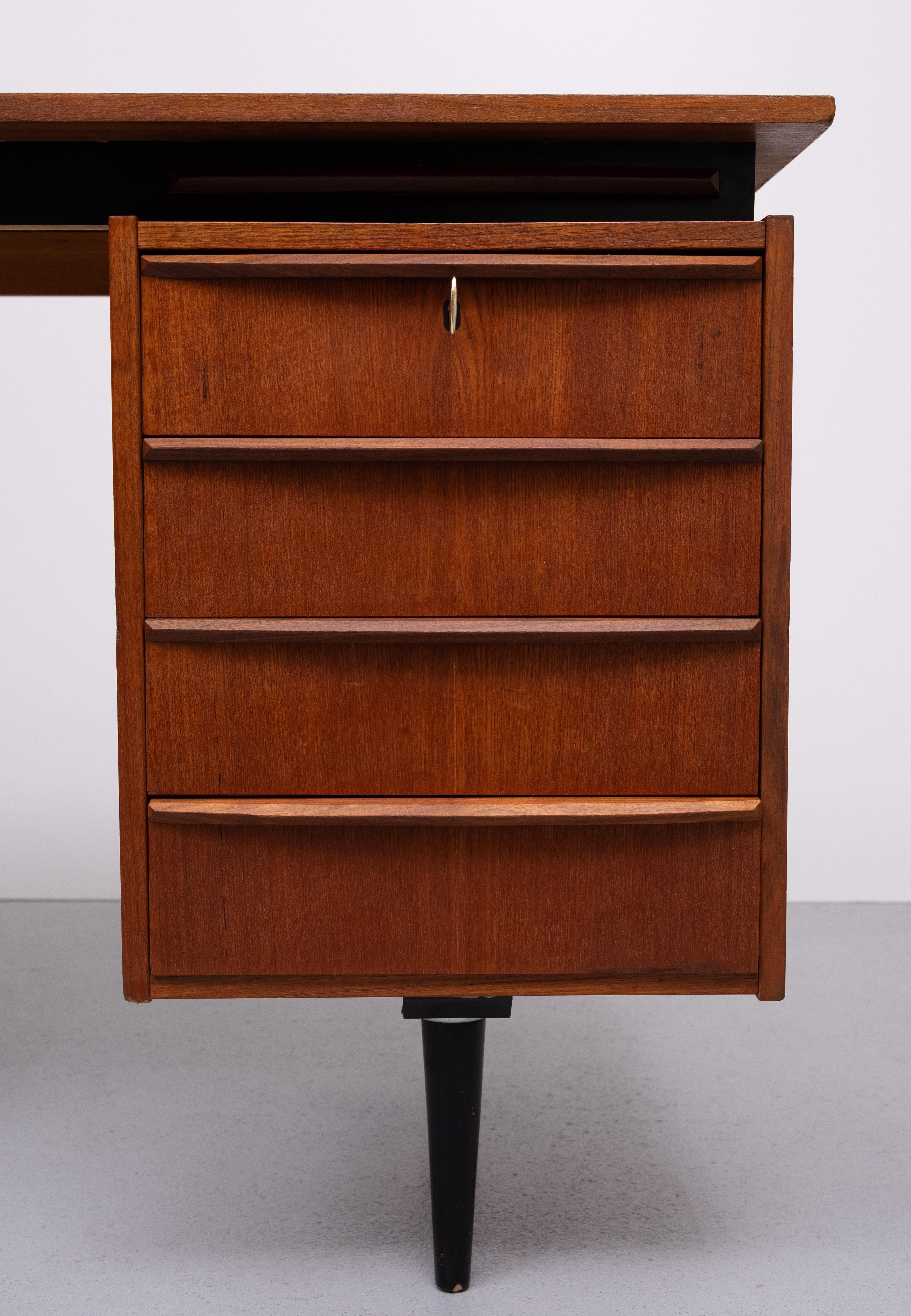 Pastoe Teak  Design della scrivania di Cees Braakman  1960s  Olanda in vendita 4