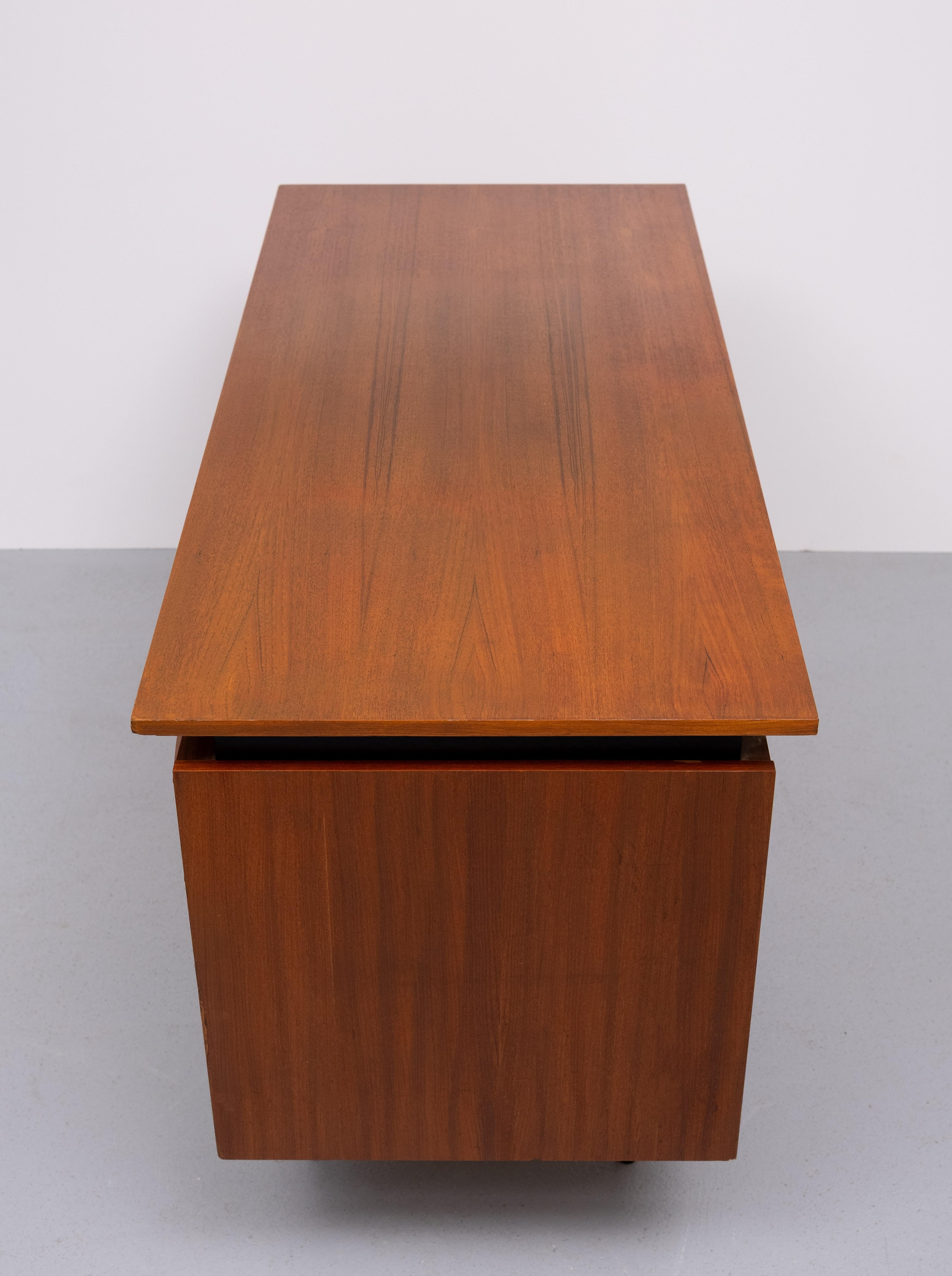 Mid-Century moderno Pastoe Teak  Design della scrivania di Cees Braakman  1960s  Olanda in vendita