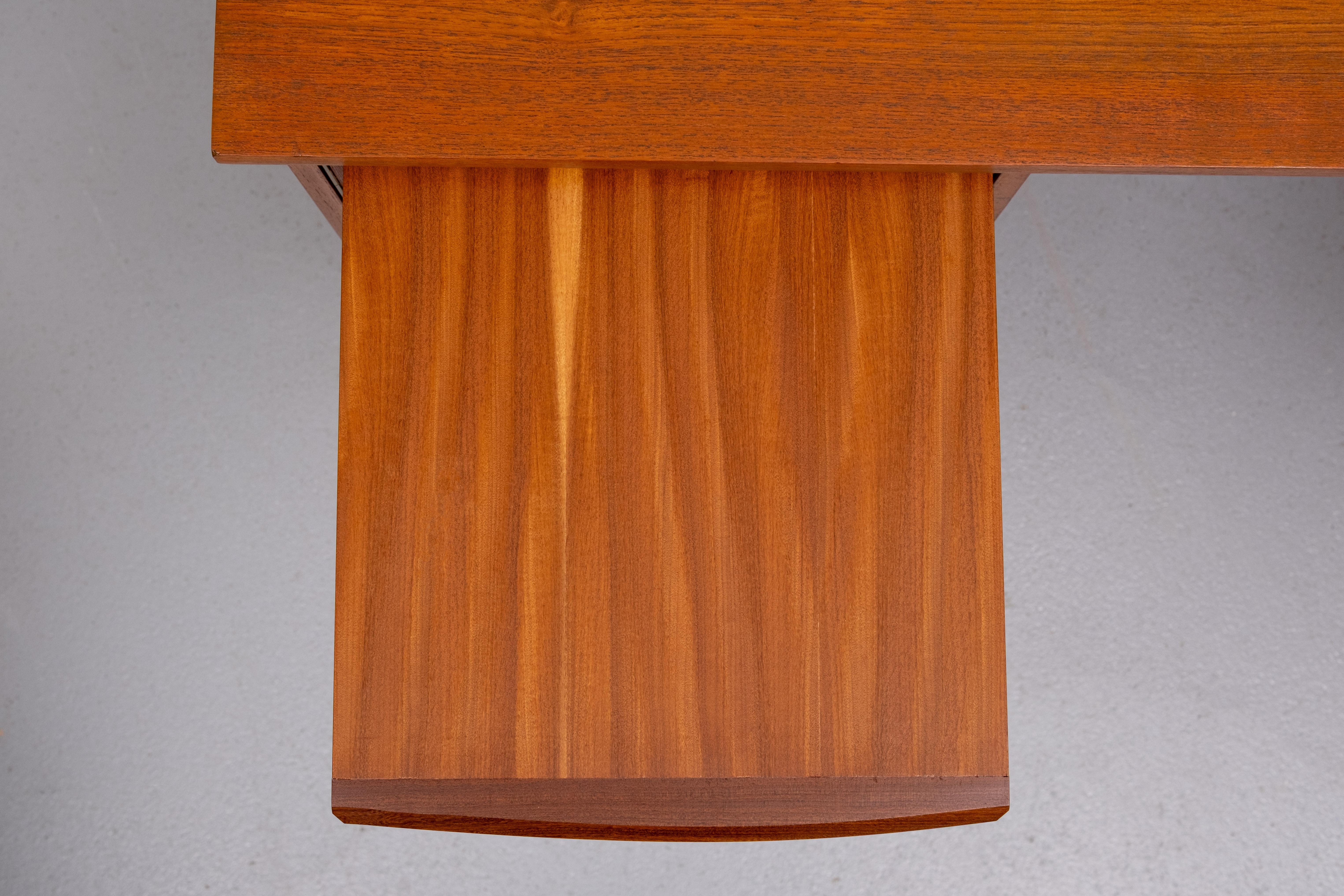 Pastoe Teak  Design della scrivania di Cees Braakman  1960s  Olanda in vendita 2
