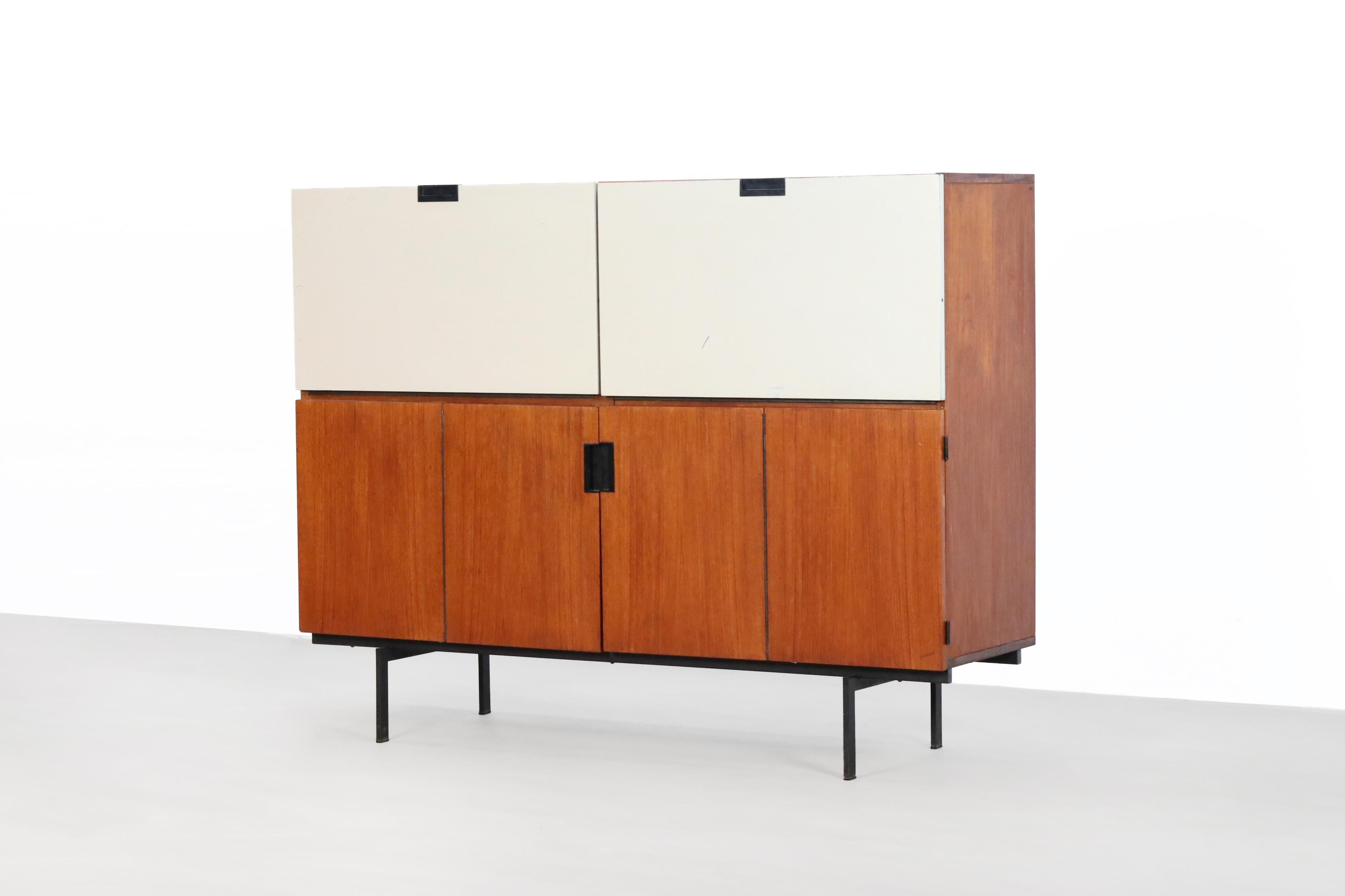 Beautiful Minimalist higboard designed by Dutch designer Cees Braakman and manufactured by UMS Pastoe, The Netherlands. This cupboard comes from Pastoe's well-known U + N series, which is now more known as the 