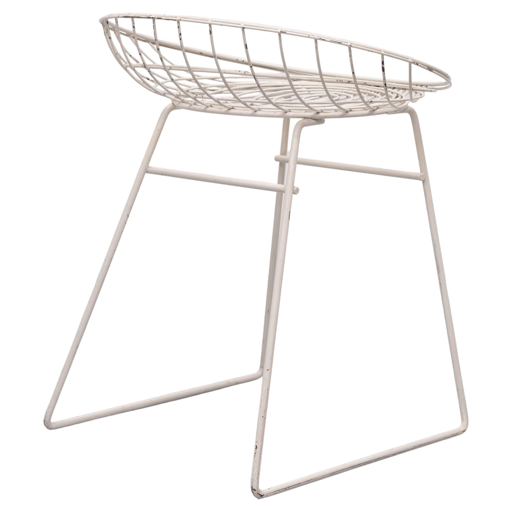 Dutch Design Icon. This Metal Wire stool. model KM05, early 1950s White color. Some normal Wear and Tear.