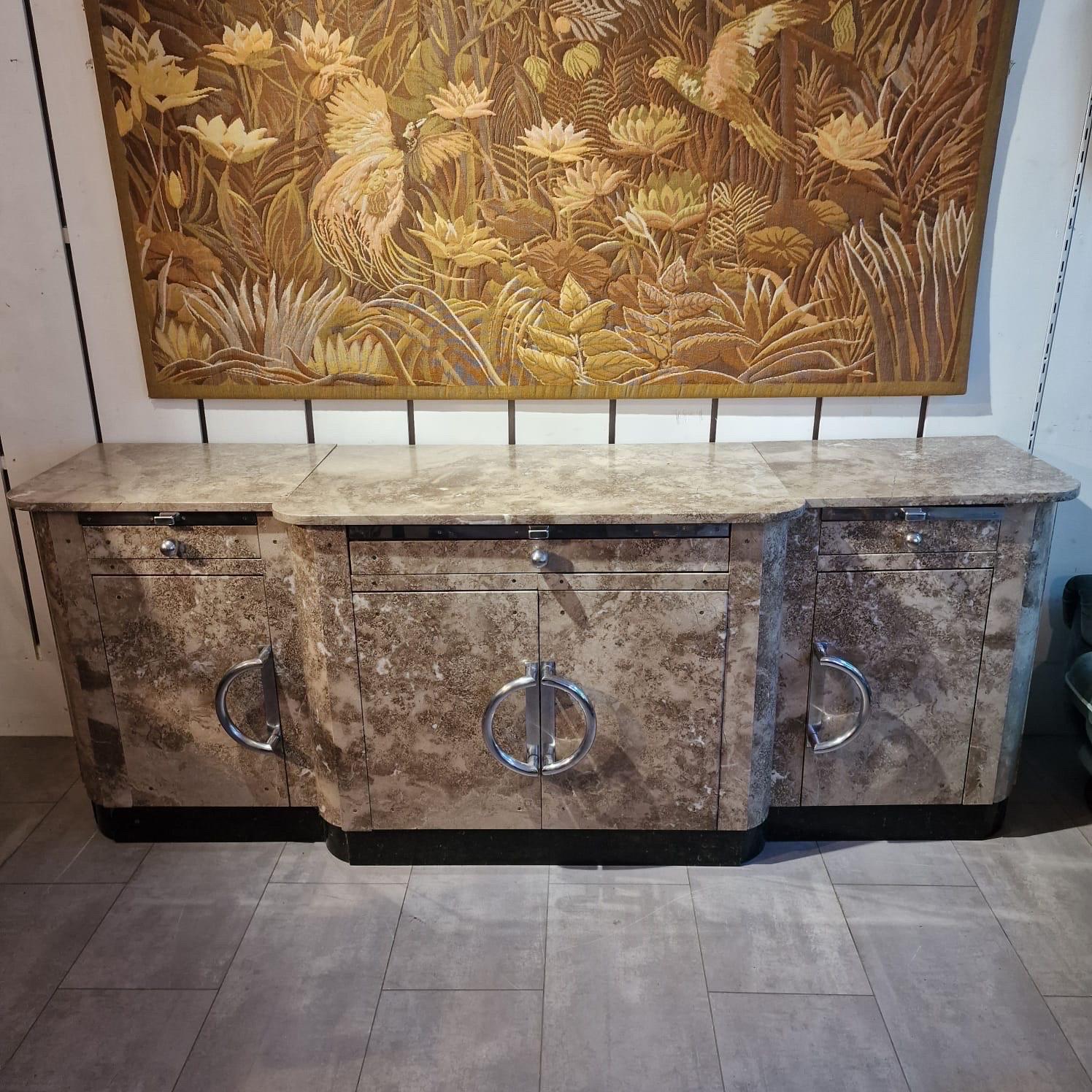 Pastry store marble credenza In Good Condition For Sale In Isle Sur Sorgue, FR