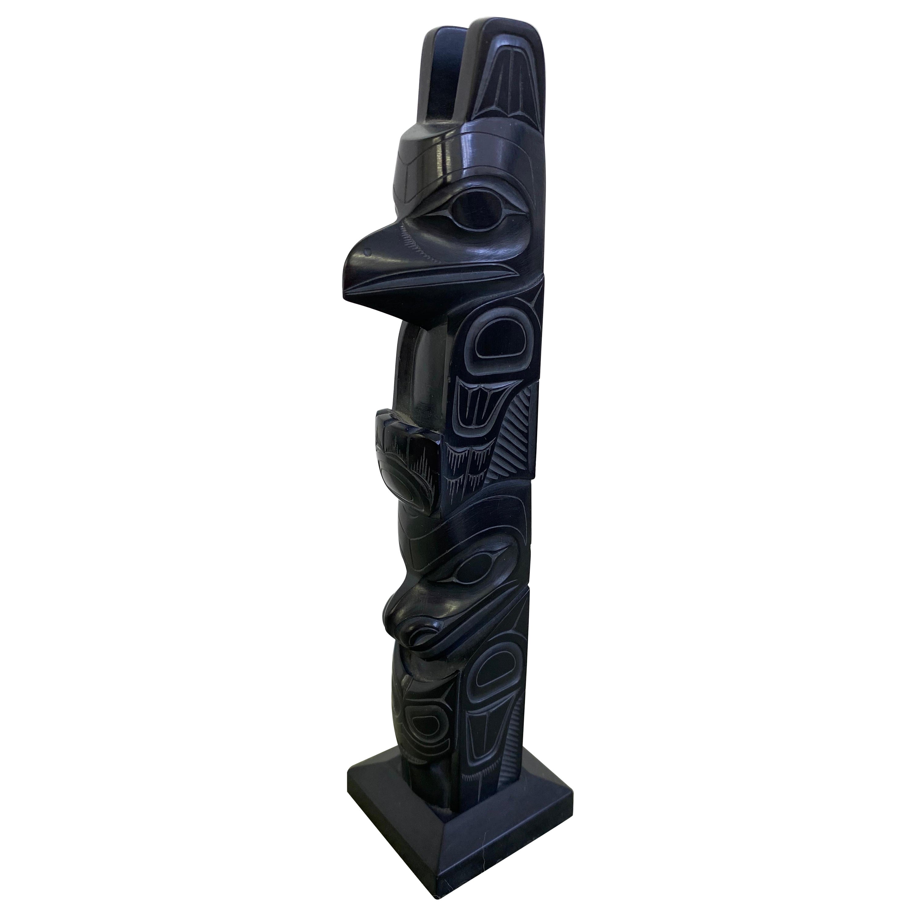Pat Dixon Argilite-Totem mit Muster, 1969 im Angebot