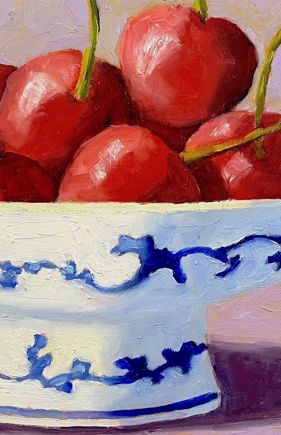 Blau-weiße Schale mit Kirschen, Ölgemälde (Grau), Still-Life Painting, von Pat Doherty