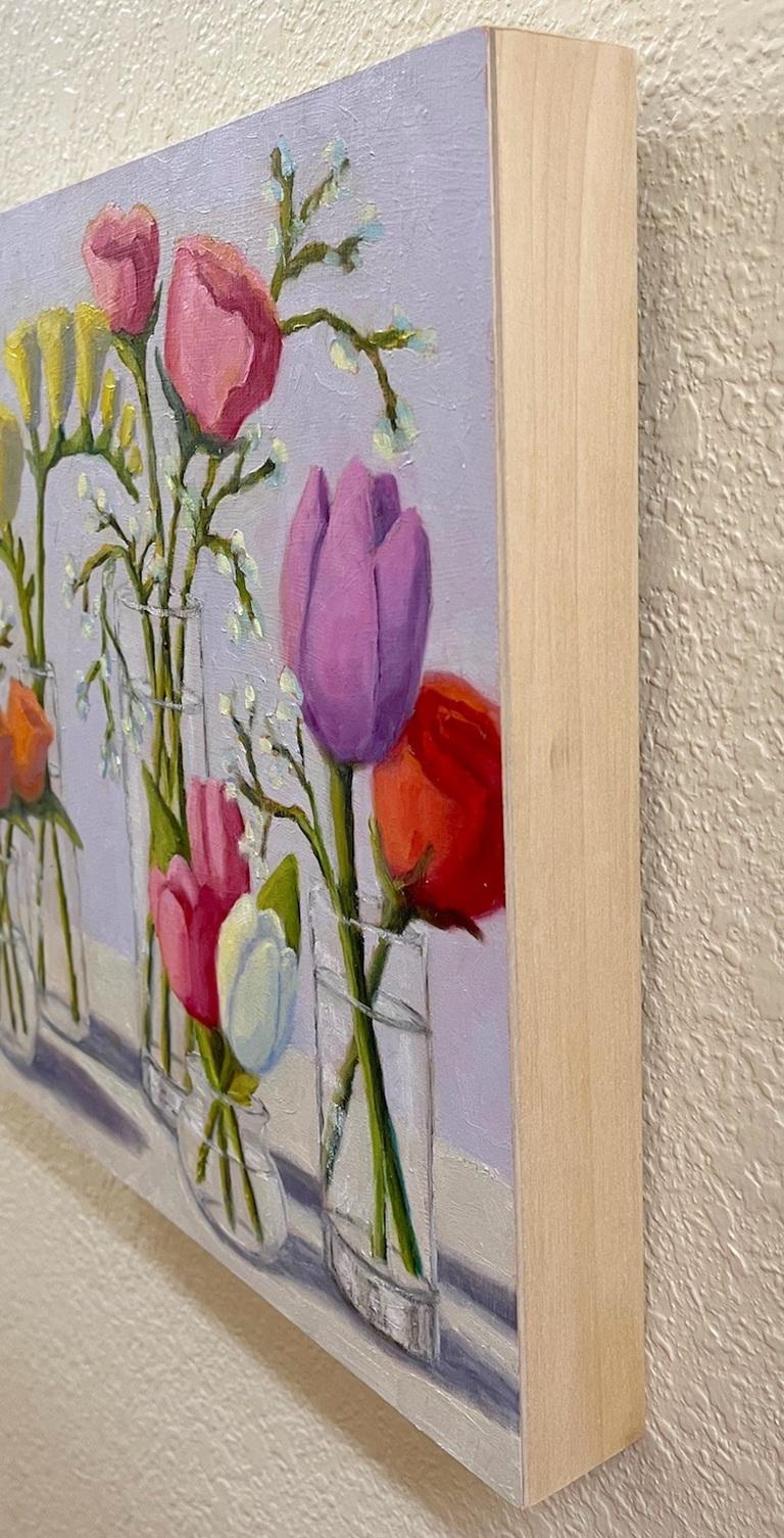 Fiori di primavera, pittura a olio - Still-Life Painting Beige di Pat Doherty
