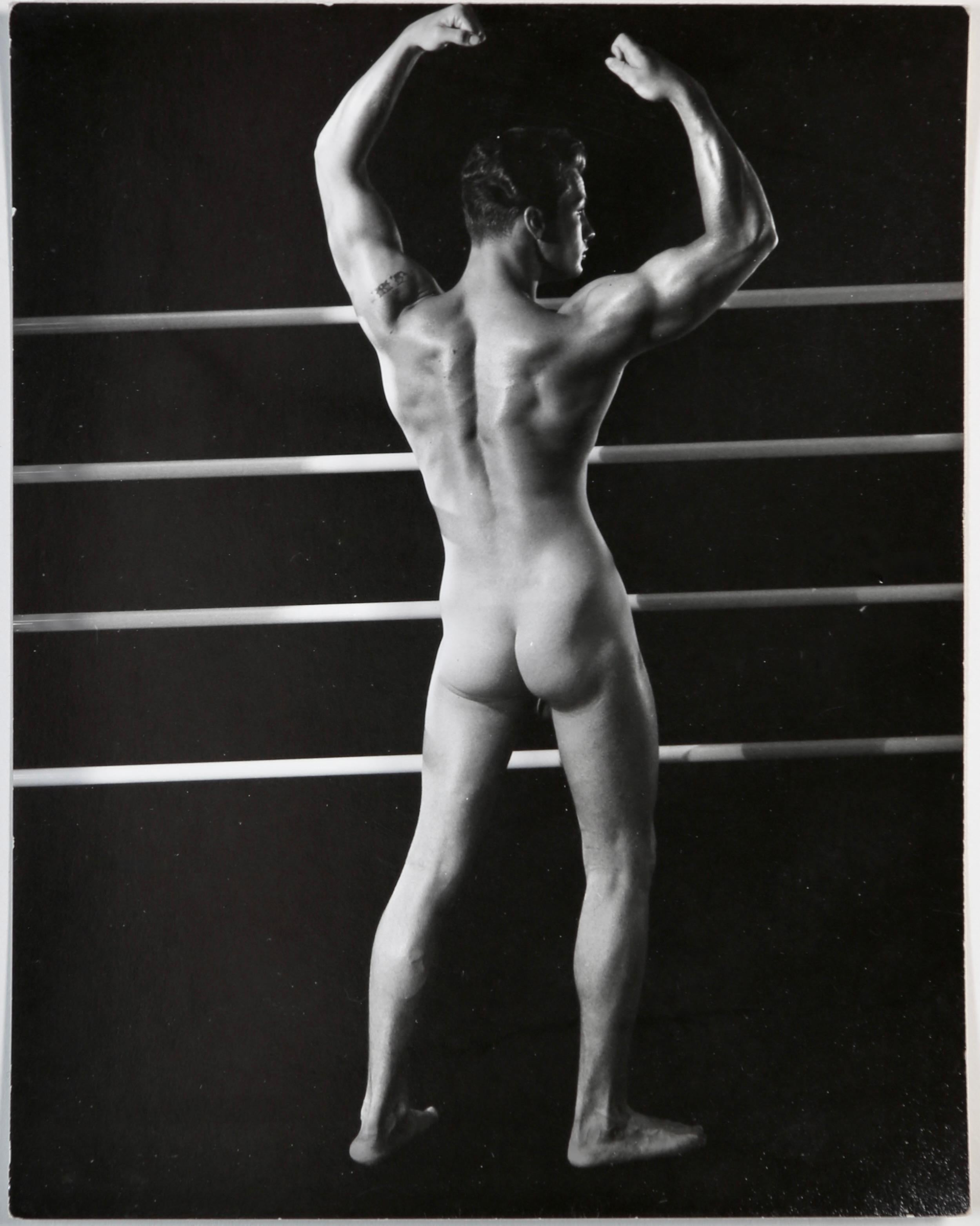 MILO 1960 Vintage 8 Fotografías en gelatina de plata del modelo masculino John Haley - Photograph de Pat Milo