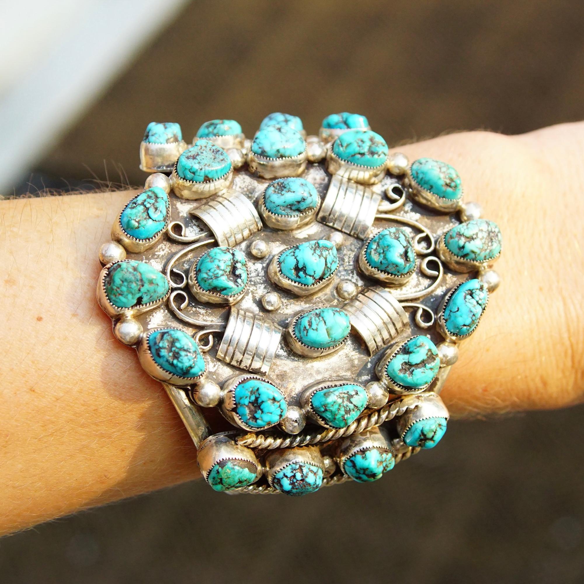 Pat Platero HUGE Navajo Sterlingsilber Türkis-Cluster-Armband (Indigene Kunst (Nord-/Südamerika)) im Angebot