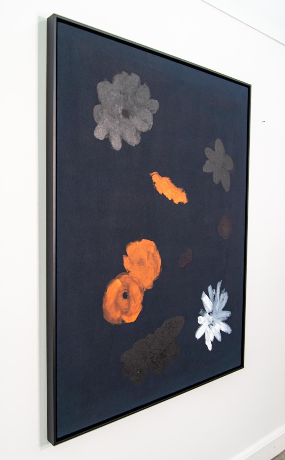 velours noir I - fleurs sombres, expressives et abstraites, acrylique sur toile - Noir Abstract Painting par Pat Service