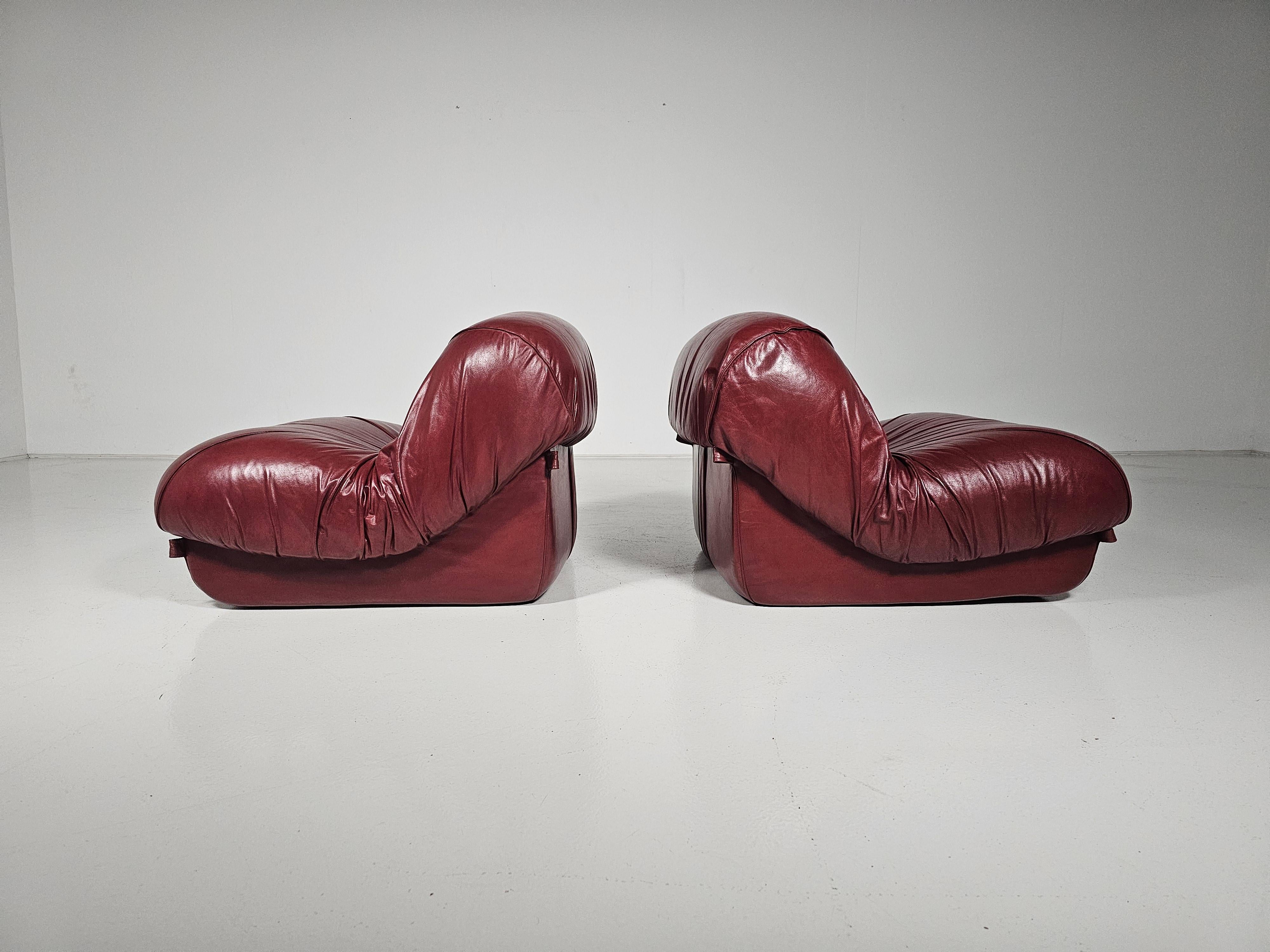 Late 20th Century Patate lounge chairs in burgundy leather by Airborne International, 1970s