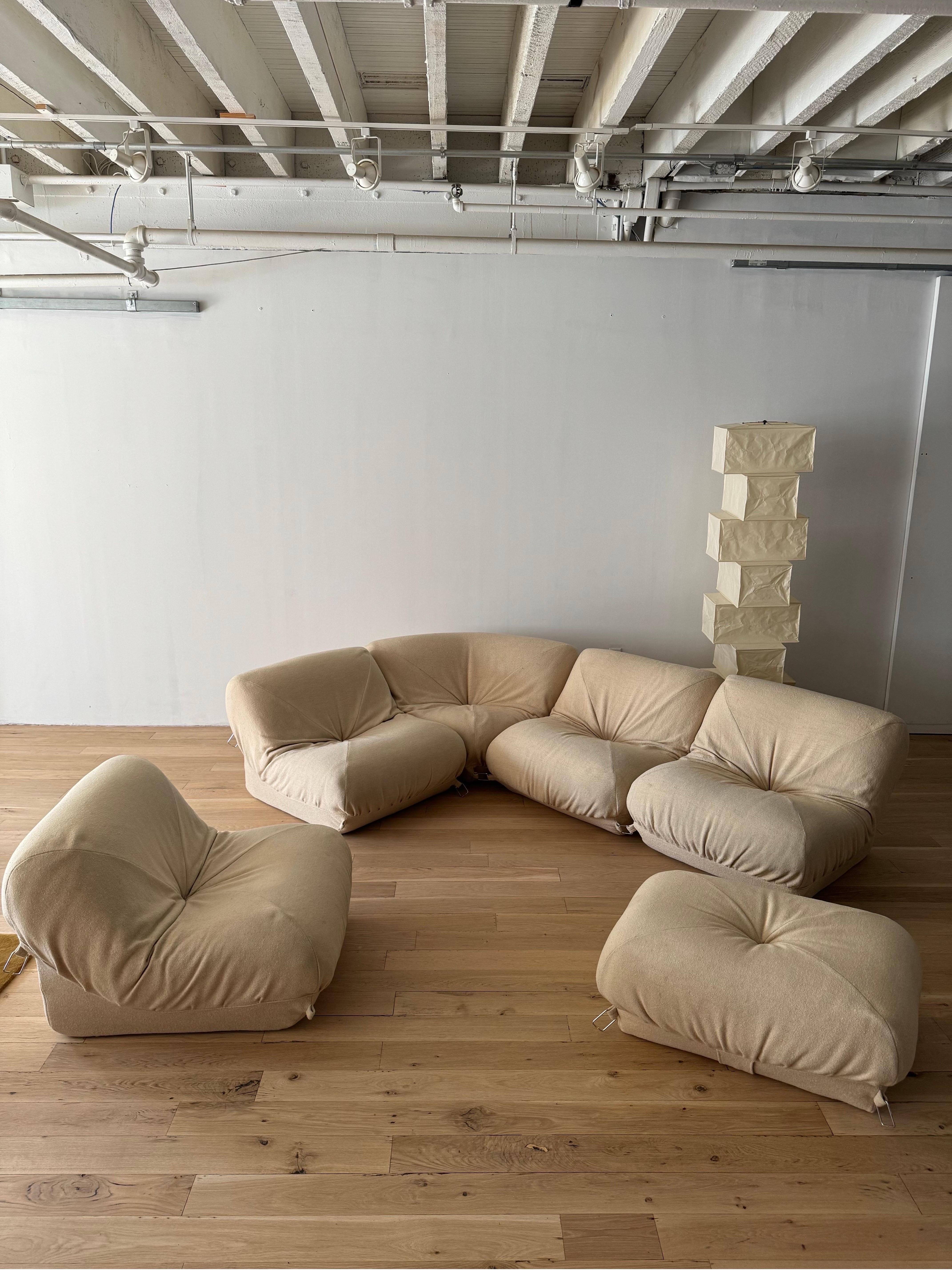 'Patate' Modular Sofa by Airborne France, 1970s. Six piece set 

This sofa is unique in construction consisting of four regular pieces, and a corner element plus an ottoman allowing the user to arrange to your own liking. This become a very