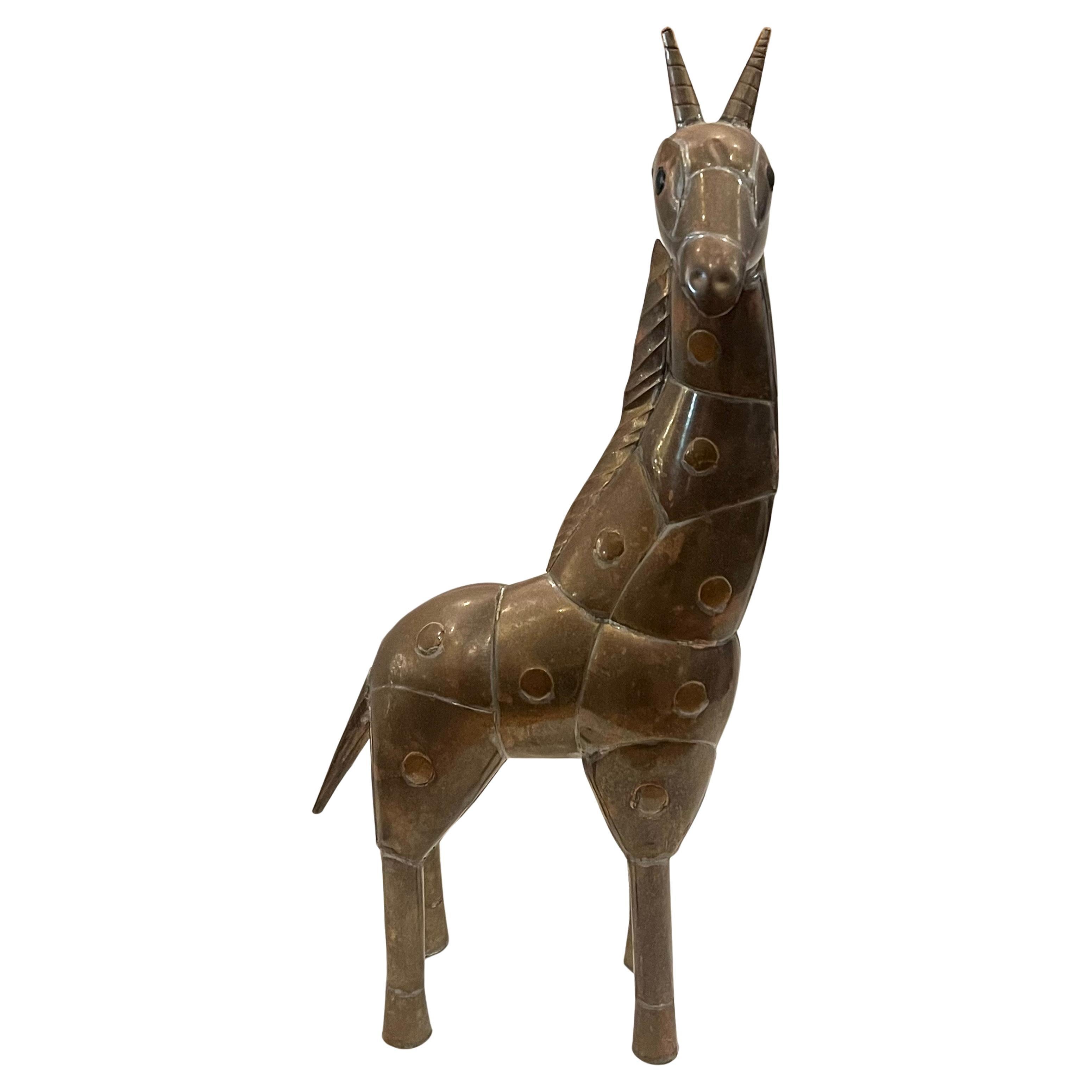 Escultura Jirafa de latón patinado y cobre de Sergio Bustamante Mexicano en venta