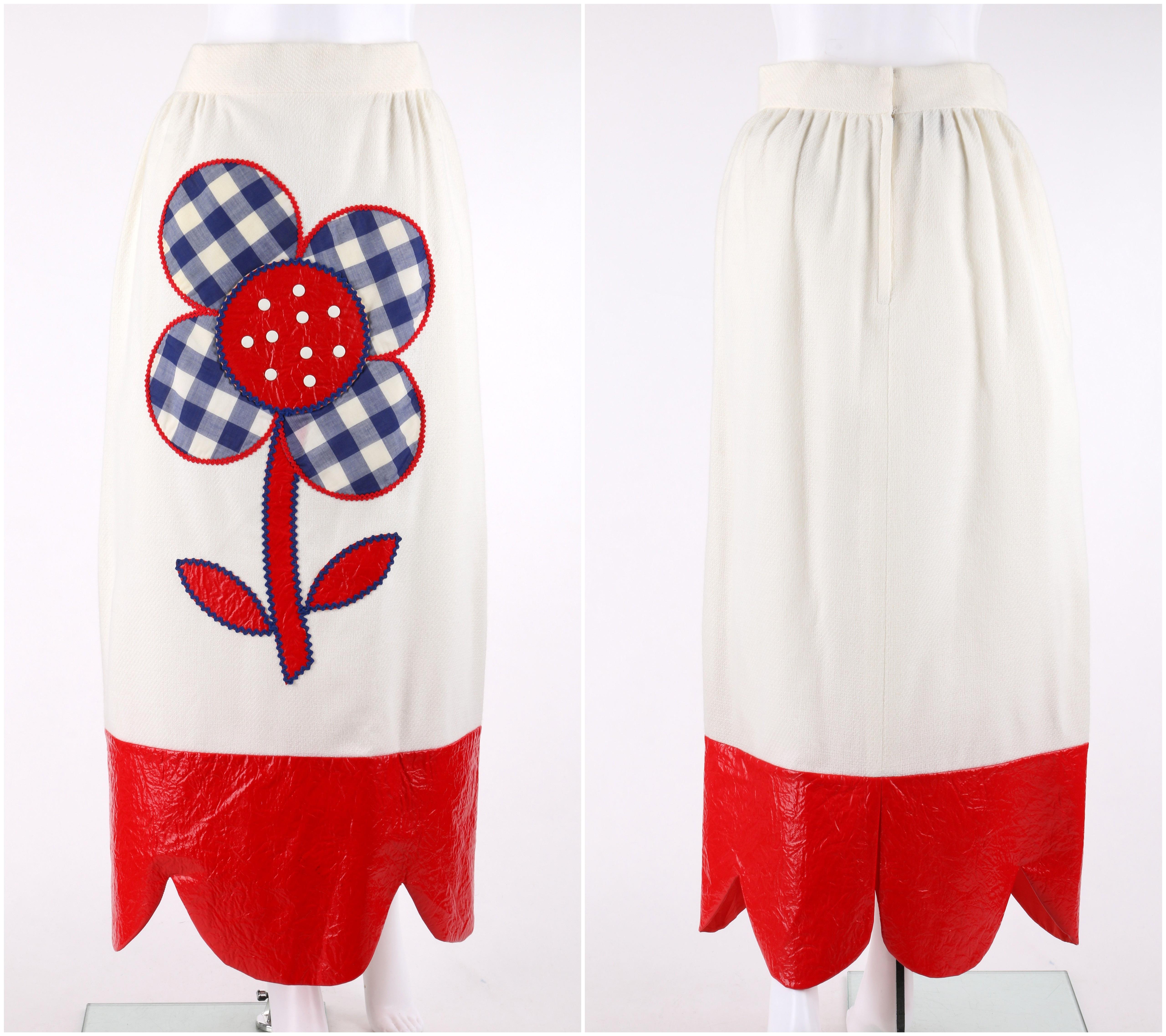 PATCHES ST LOUIS Ensemble 3 pièces haut, jupe et ceinture à fleurs en vichy rouge, blanc et bleu, c. 1970 Pour femmes en vente
