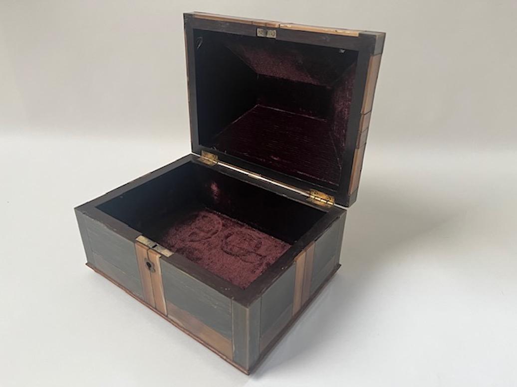 Patchwork Bone Box In Good Condition For Sale In West Palm Beach, FL
