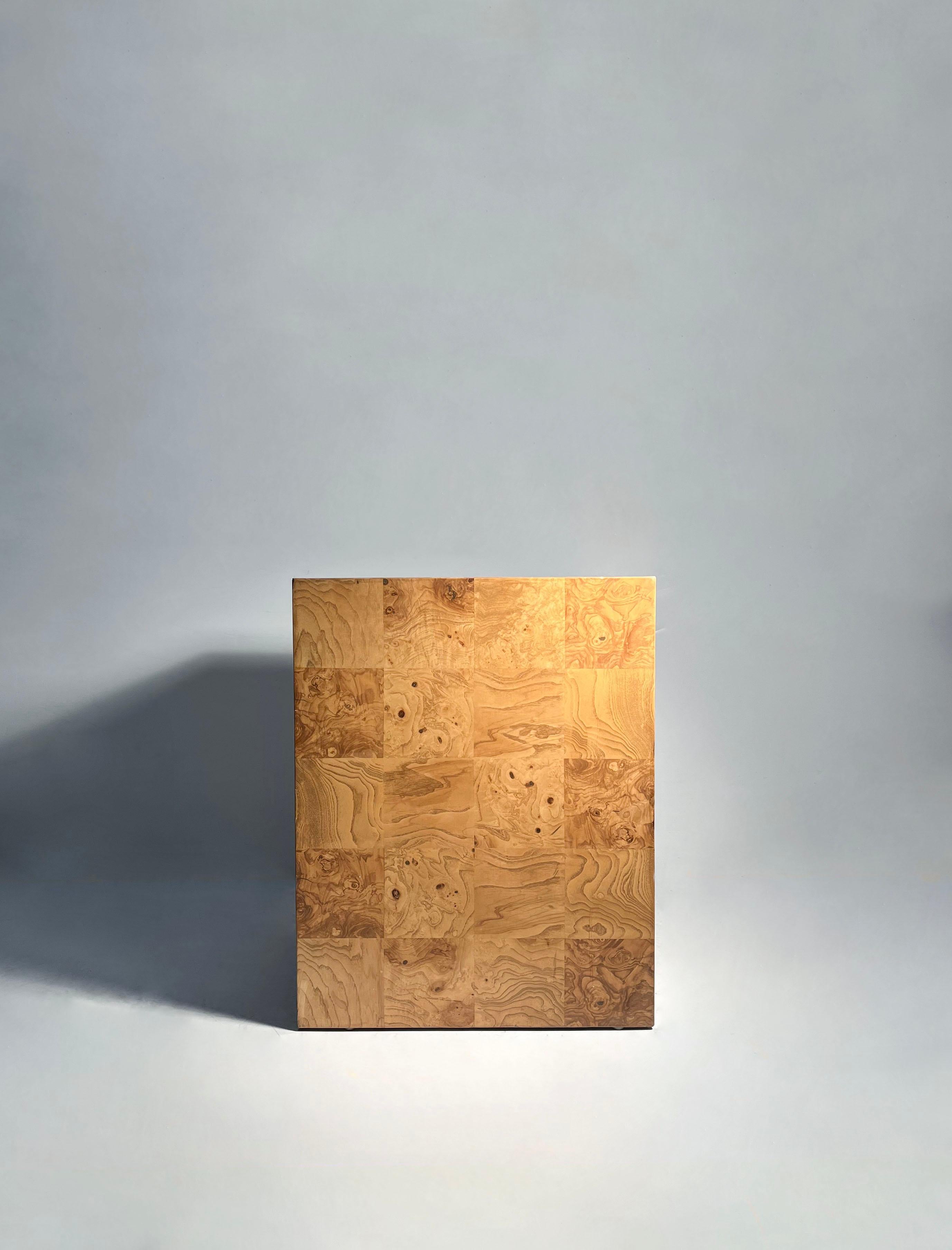 Patchwork Burl Wood Pedestal Table Nightstand by Milo Baughman




very nice condition, original vintage finish with minor vintage wear. one tiny blemish on top not sure if minor damage or natural. Please request additional photos. 