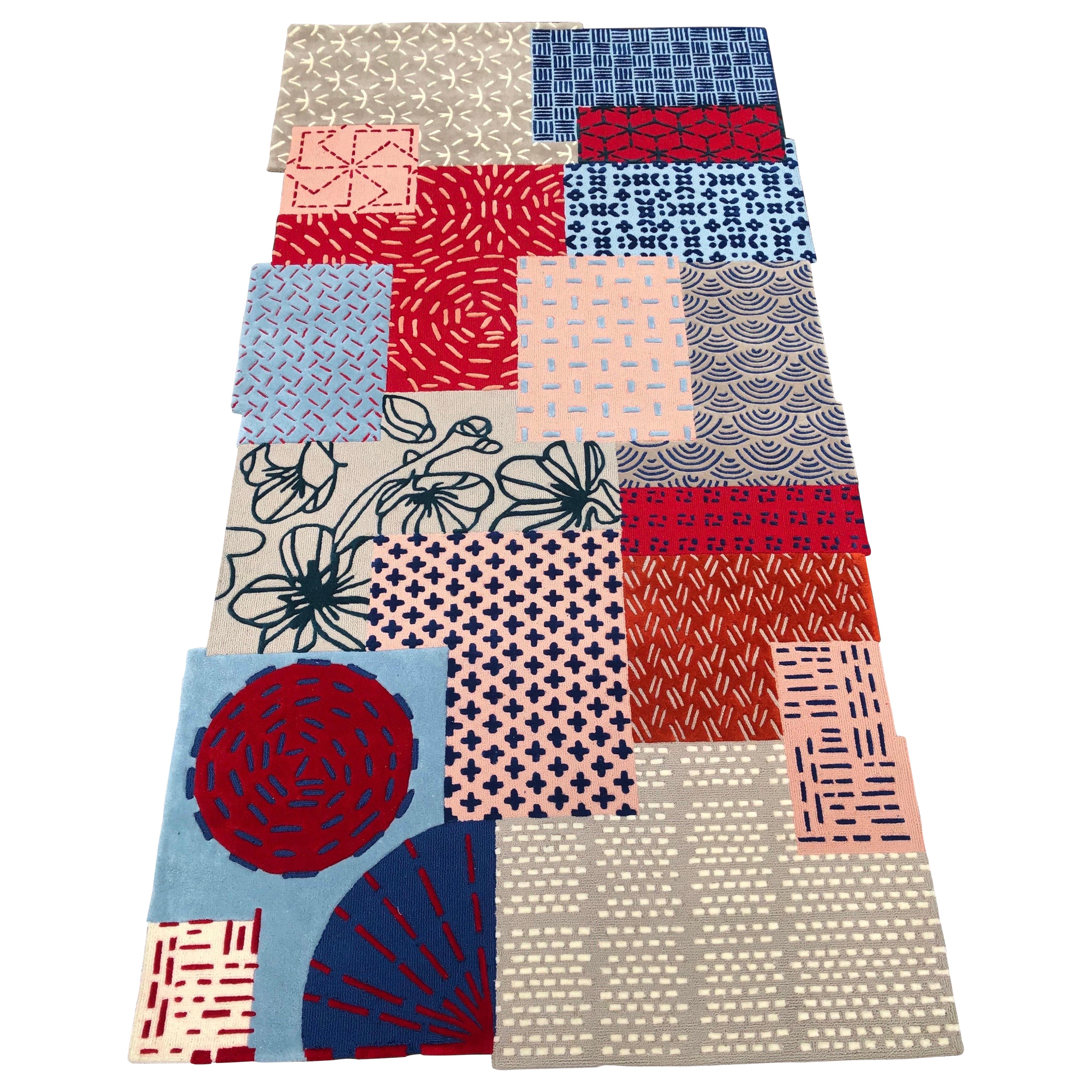 Zeitgenössischer Patchwork-Teppich mit geometrischen Mustern in Rot, Blau und Neutral im Angebot