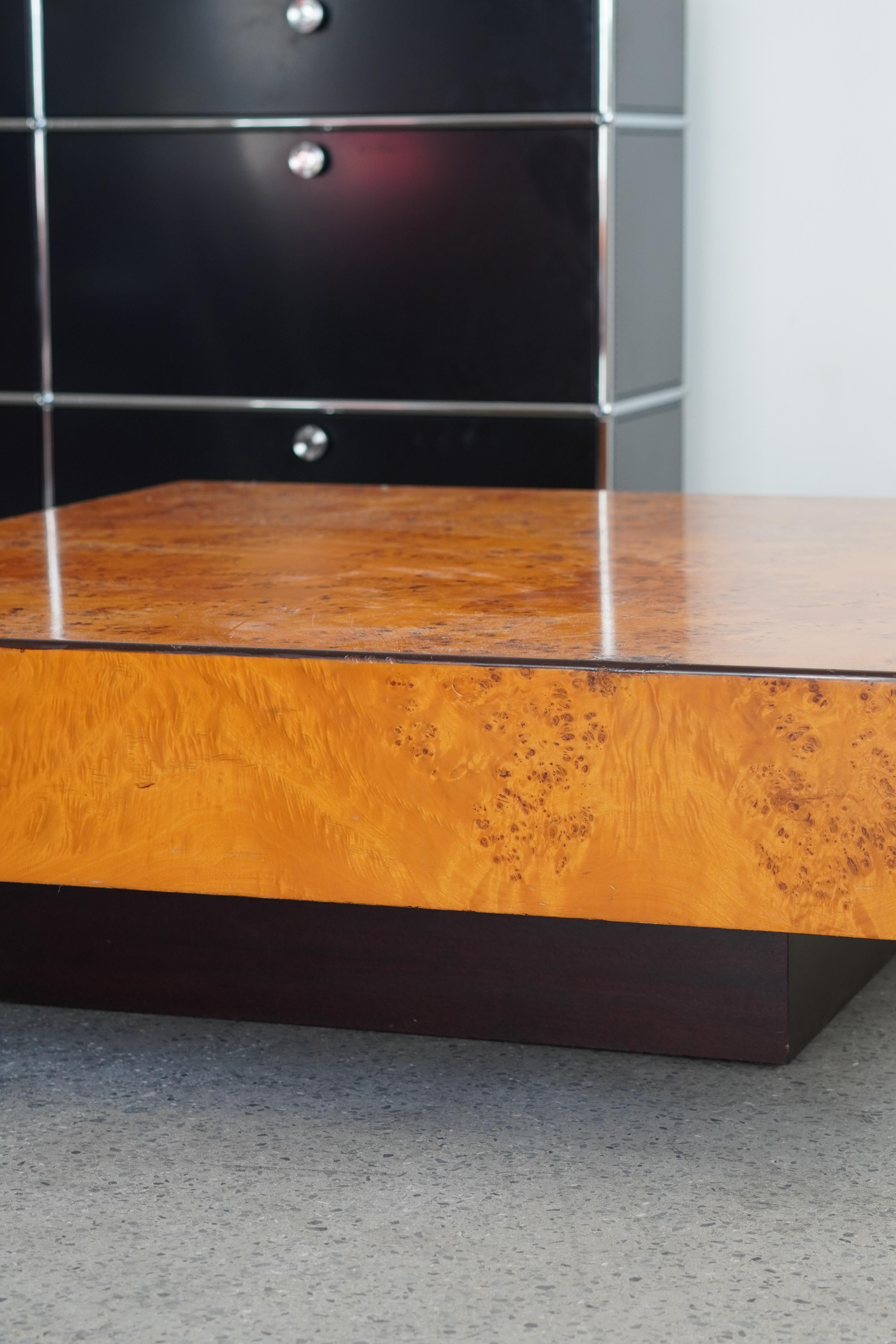 Mesa baja de madera de olivo patchwork en Bueno estado para la venta en Montréal, QC