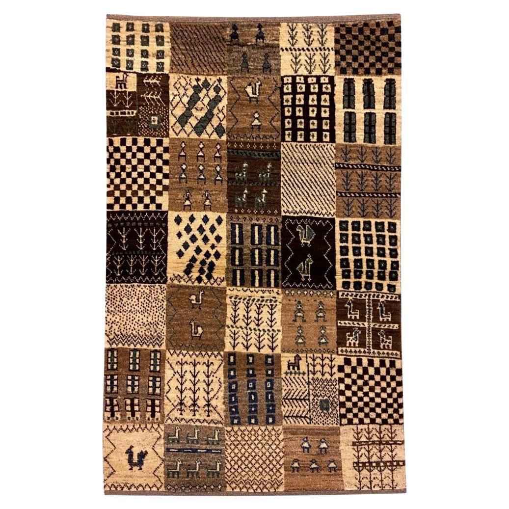 Patchwork-Perserteppich mit Stammesmotiven, Wolle in Indigo, Braun und Creme, 3
 x 5
 im Angebot