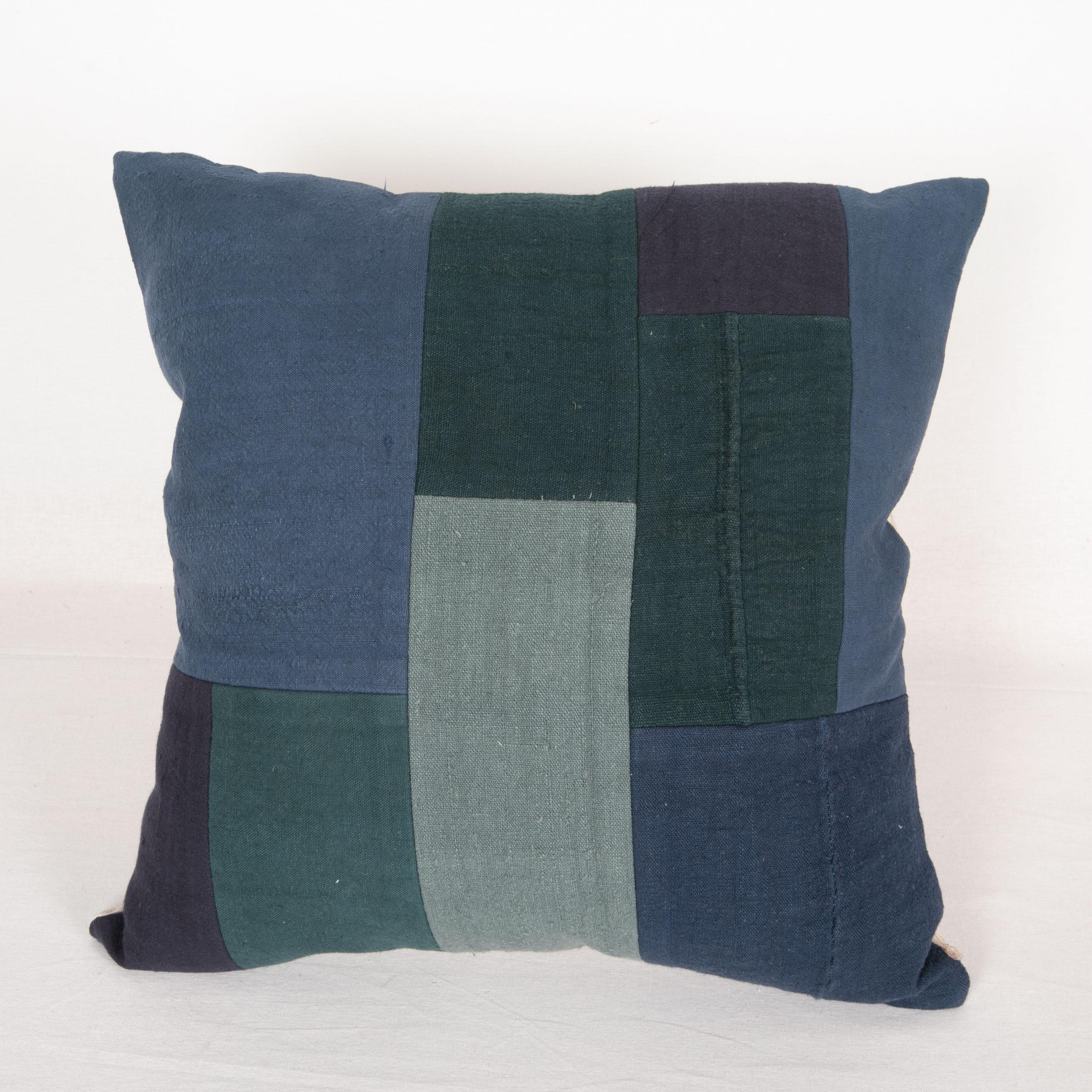 this pillow case is made from vintage and old recycled cotton textiles from Western Anatolia.
It does not come with an insert.
Linen in the back.
Dry Cleaning is recommended.
    