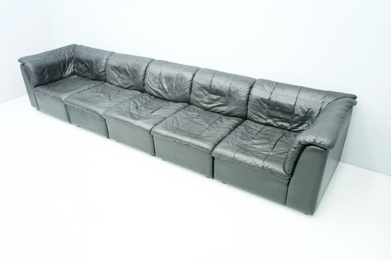Patchwork-Sofa aus schwarzem Leder mit 5 Elementen, 1970er Jahre im Angebot 7