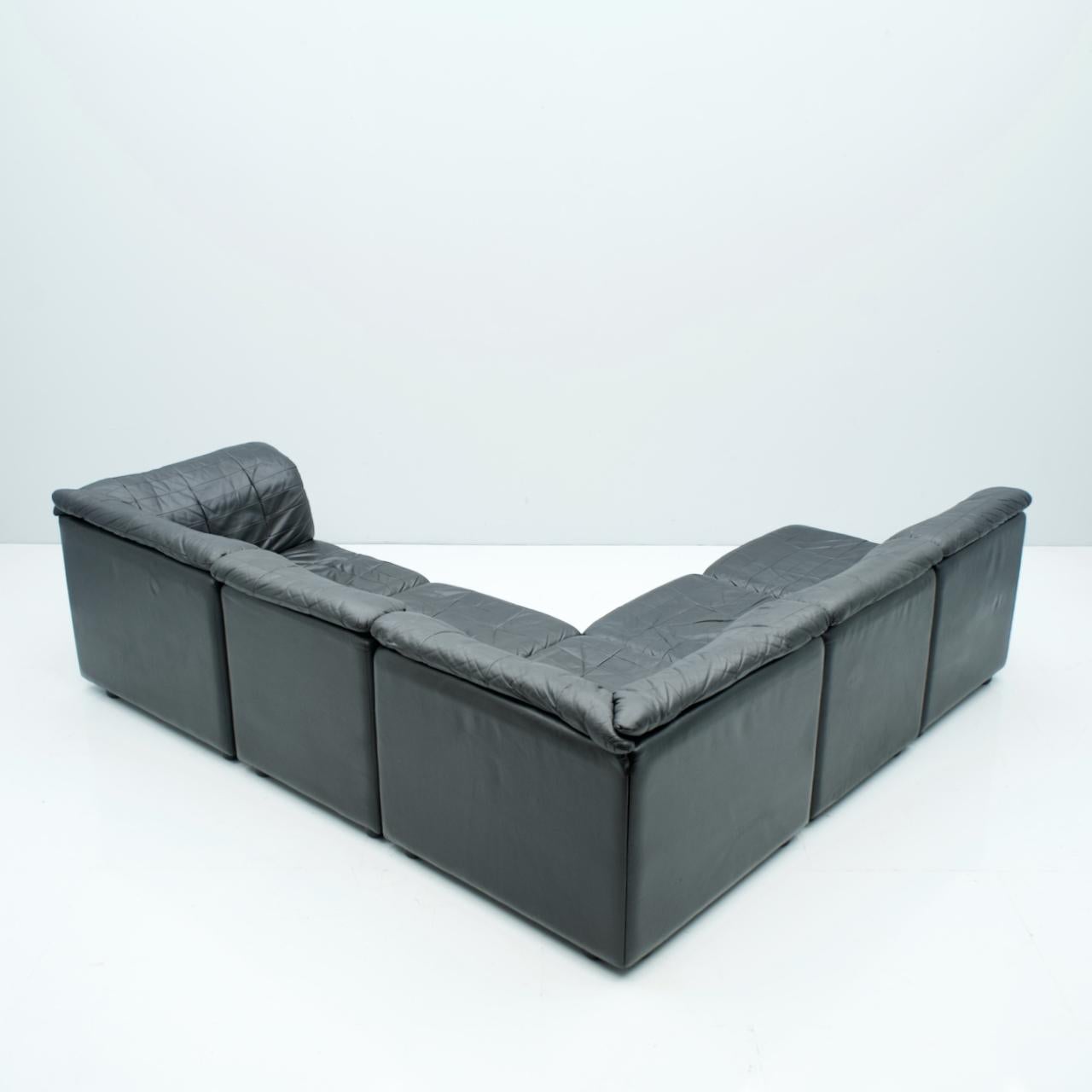 Patchwork-Sofa aus schwarzem Leder mit 5 Elementen, 1970er Jahre (Europäisch) im Angebot