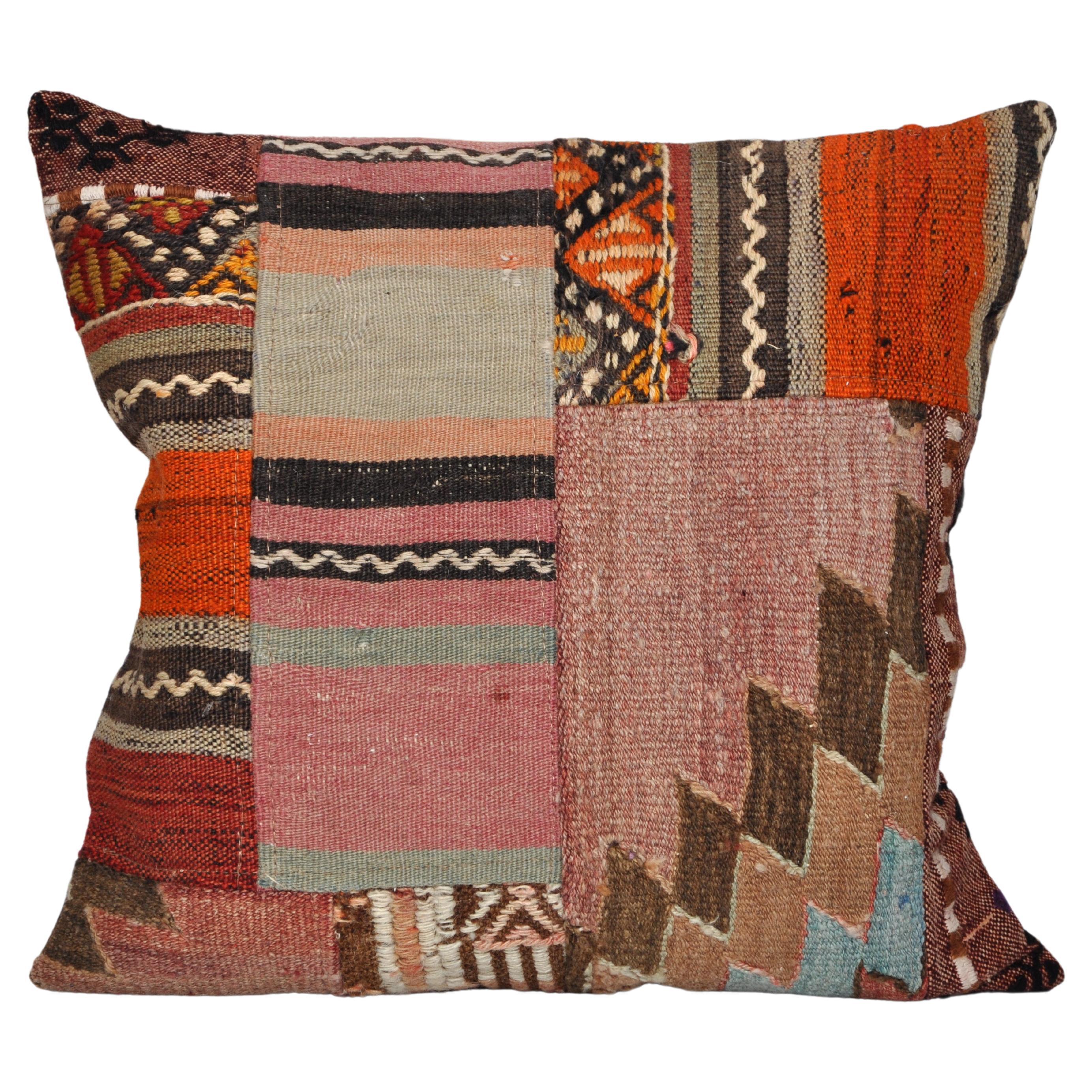 Patchwork Vintage Kilim Teppich Kissen mit irischem Leinen Kissen Rot Gelb Schwarz im Angebot