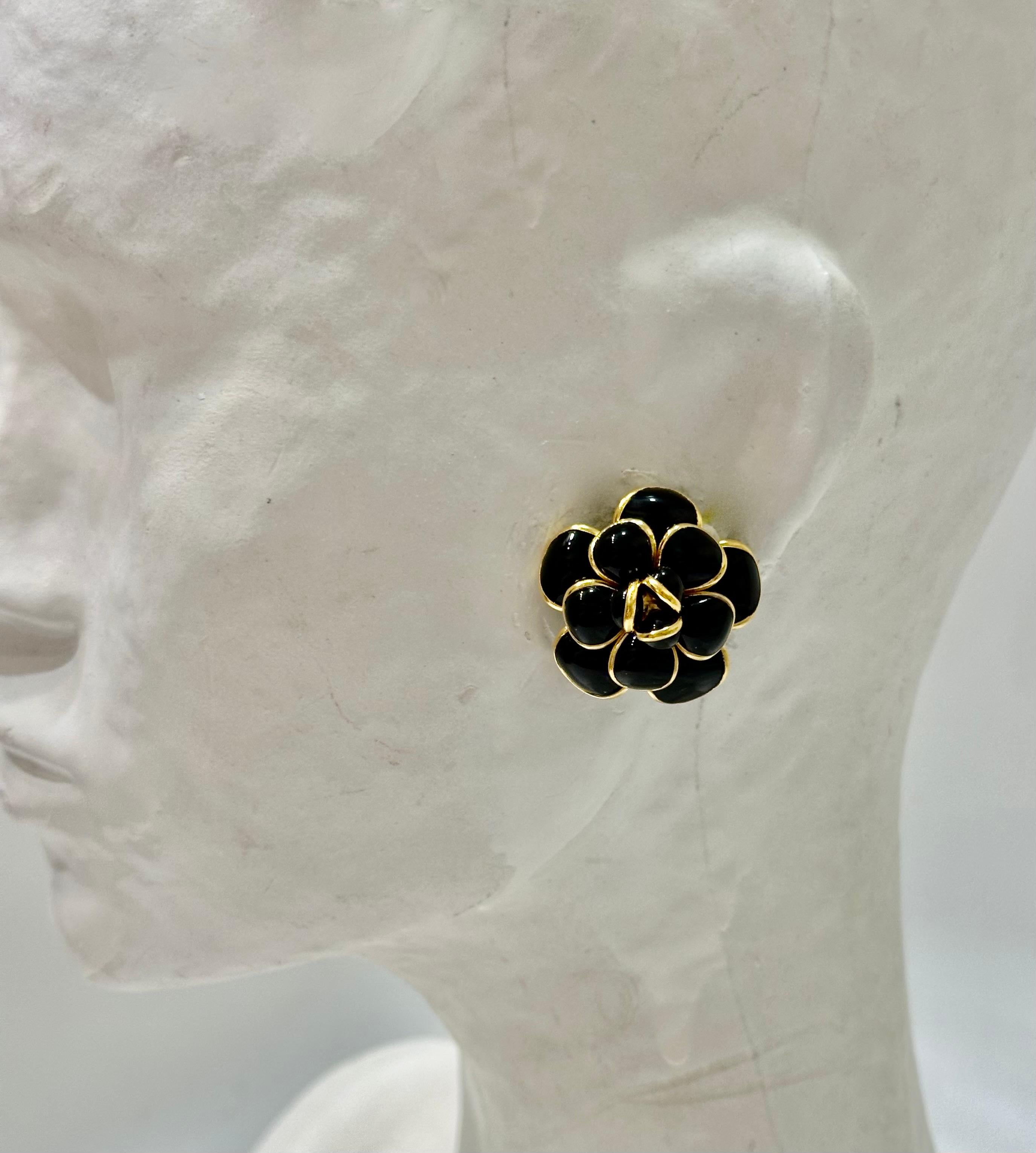 Women's or Men's Pate de Verre black Camelia Earrings For Sale