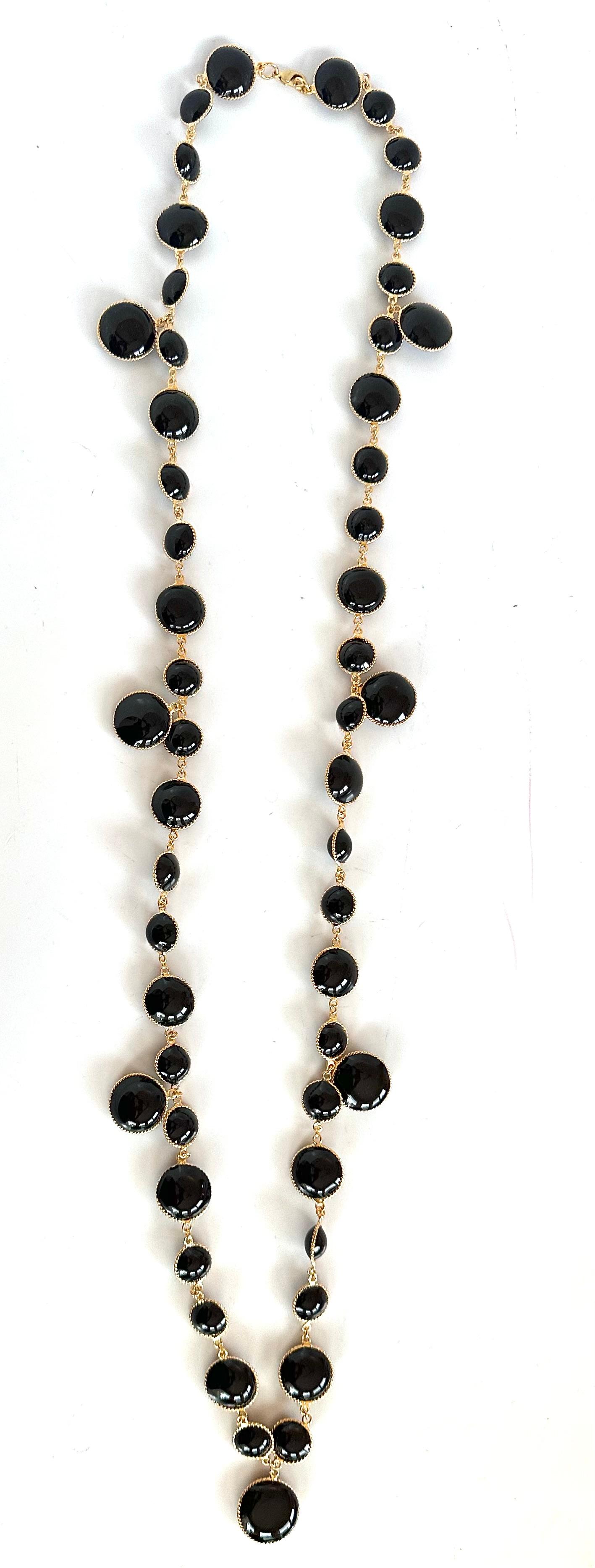 Pate De Verre Noir Sautoir Avec Fil Doré en vente 5